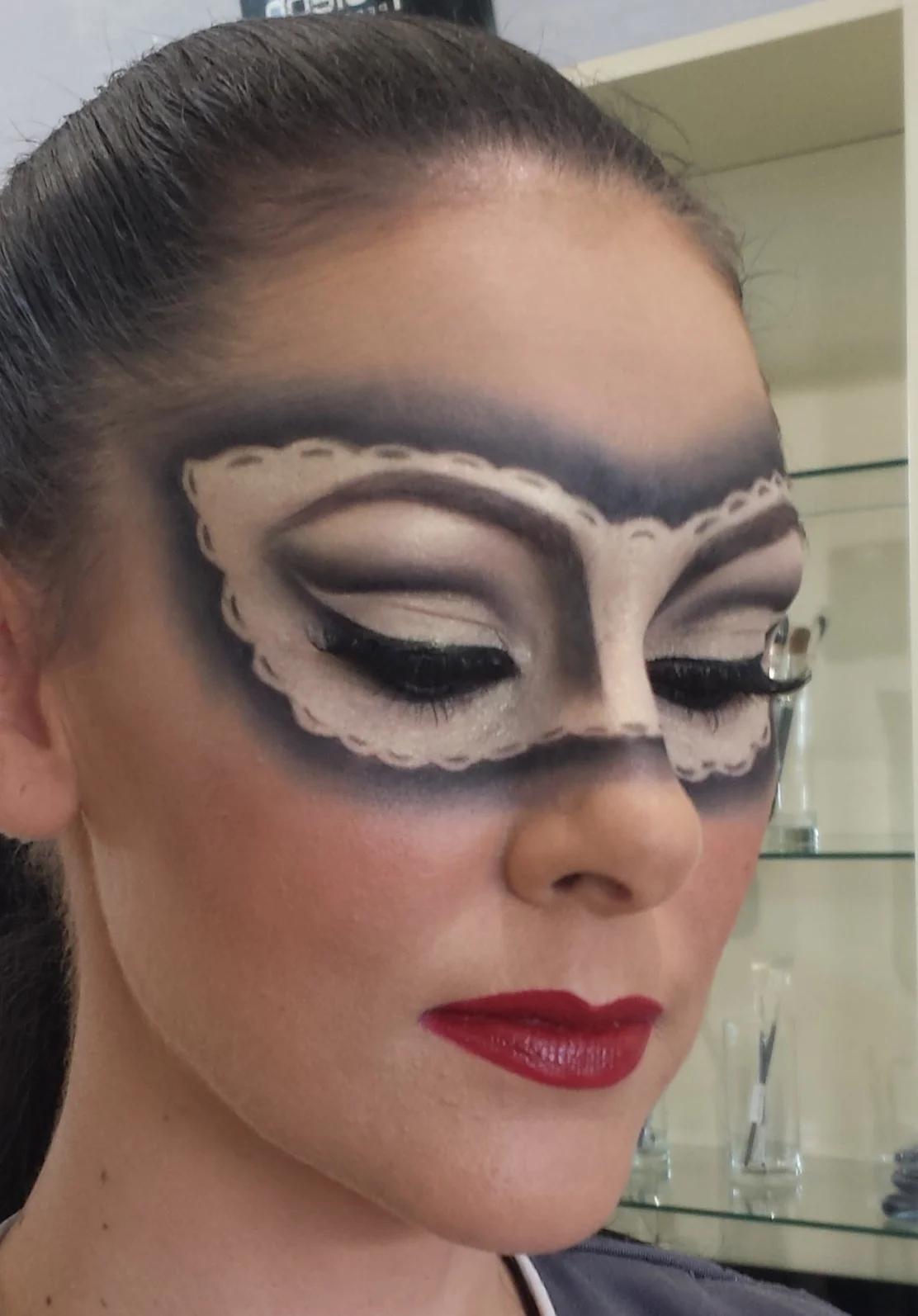 Free Hand Masquerade Make Up