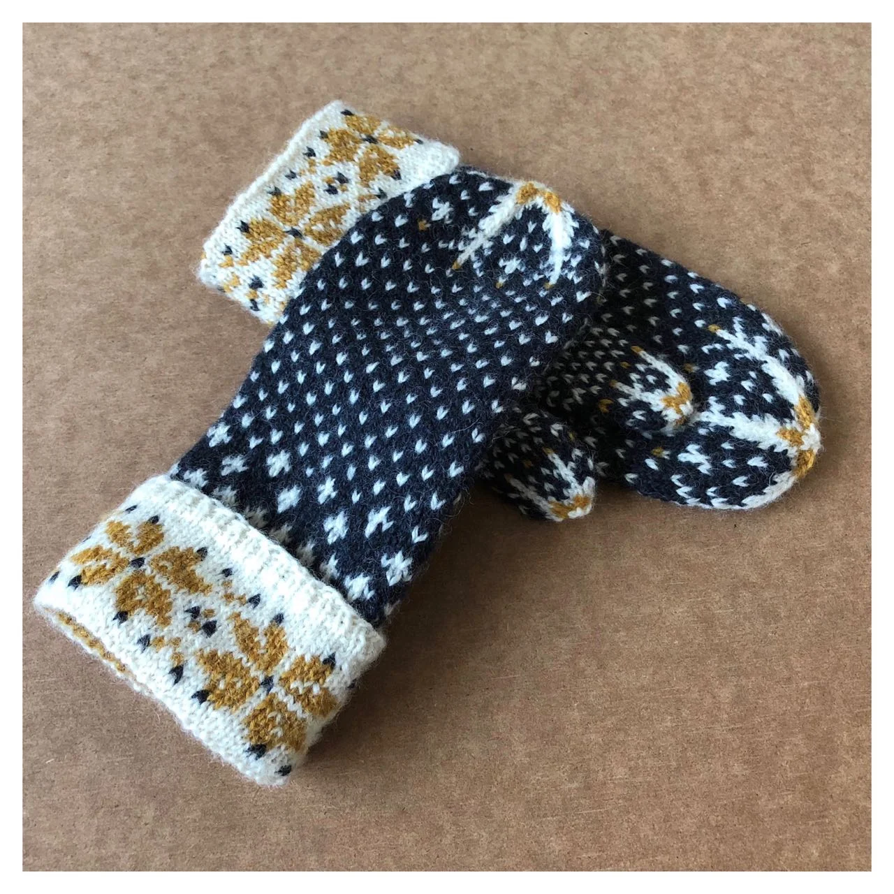 Mīlēt mittens in time for winter 