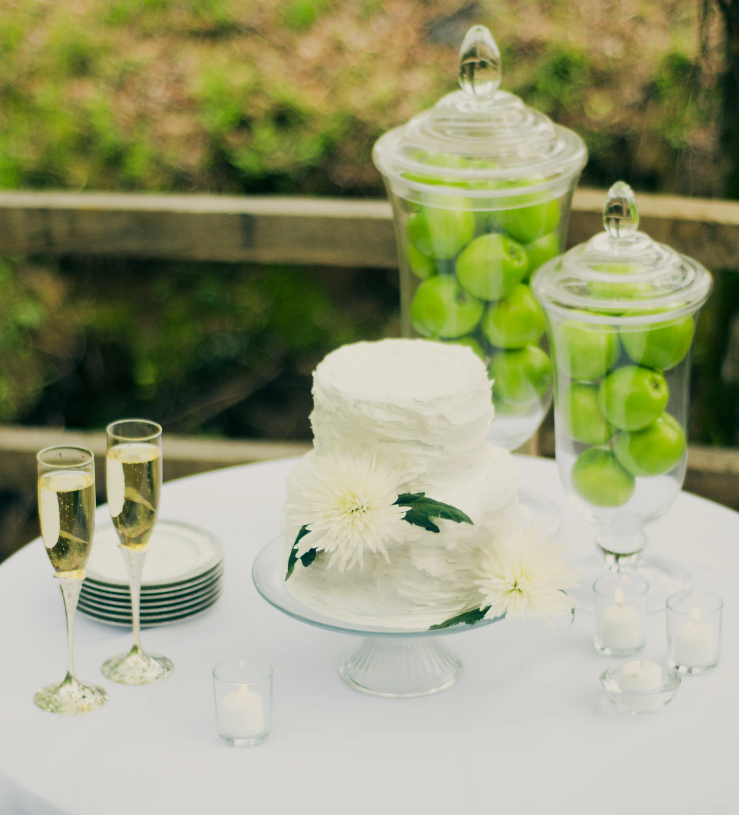 classic white tablescape