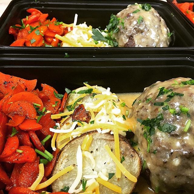 Salisbury steak with a country style gravy, loaded pinwheel potatoes and honey glazed shaved carrots! #buddyvevents #corporate #catering #hearty #lunch #salisbury #steak #gravy #potato #carrots #sogood #officecatering