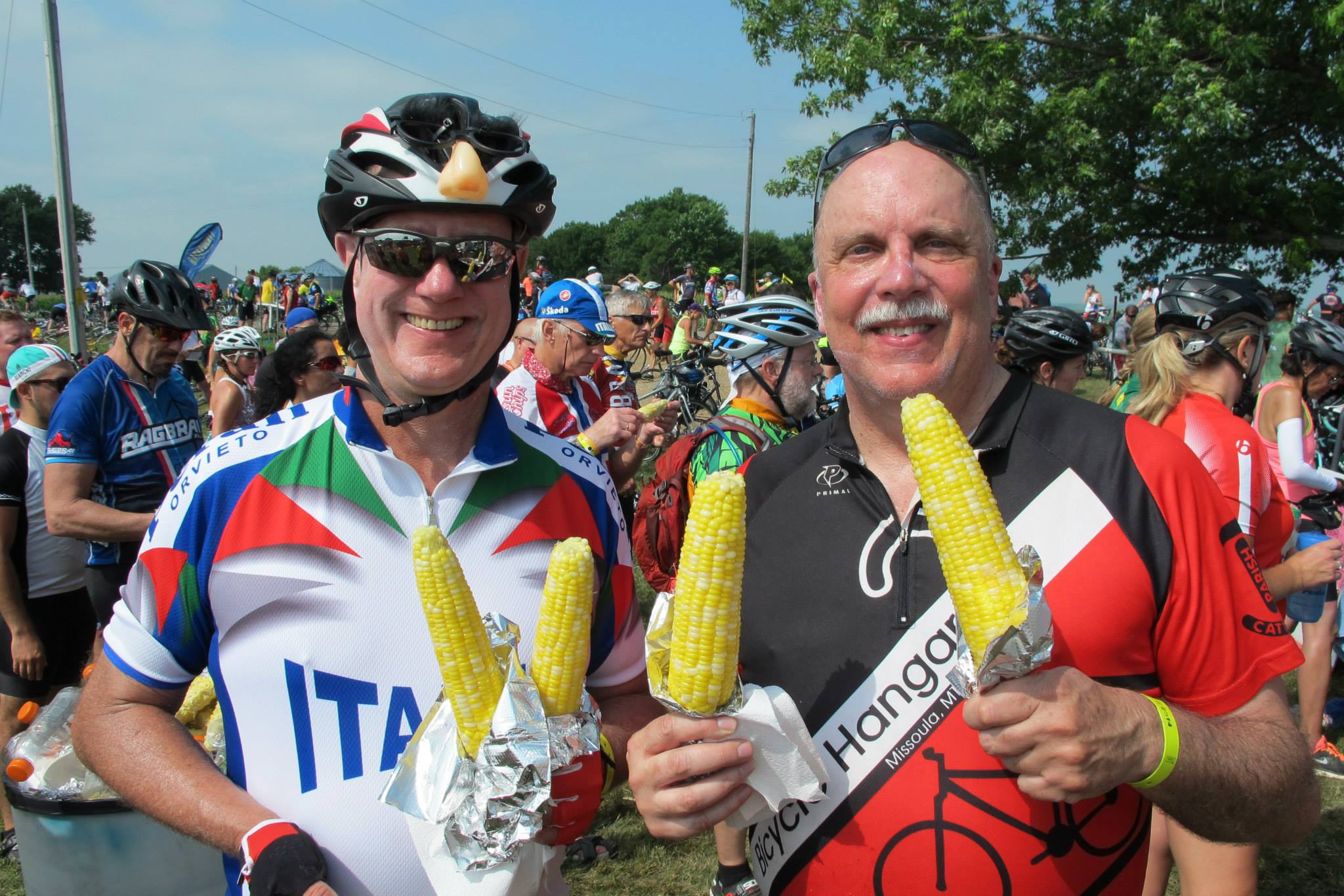 Birkbros prepare to relieve RAGBRAI of another four ears of spectacularly yummy sweet corn.