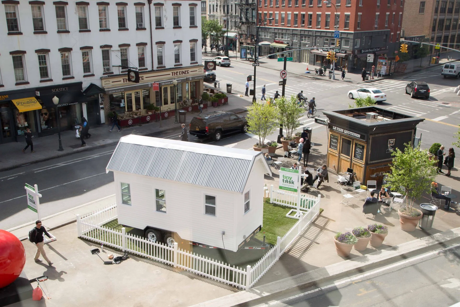  Set decorator and prop stylist for "A Tiny Task Project". Helped to create a fully functioning tiny house in the middle of Manhattan in just 72 hours.&nbsp; 