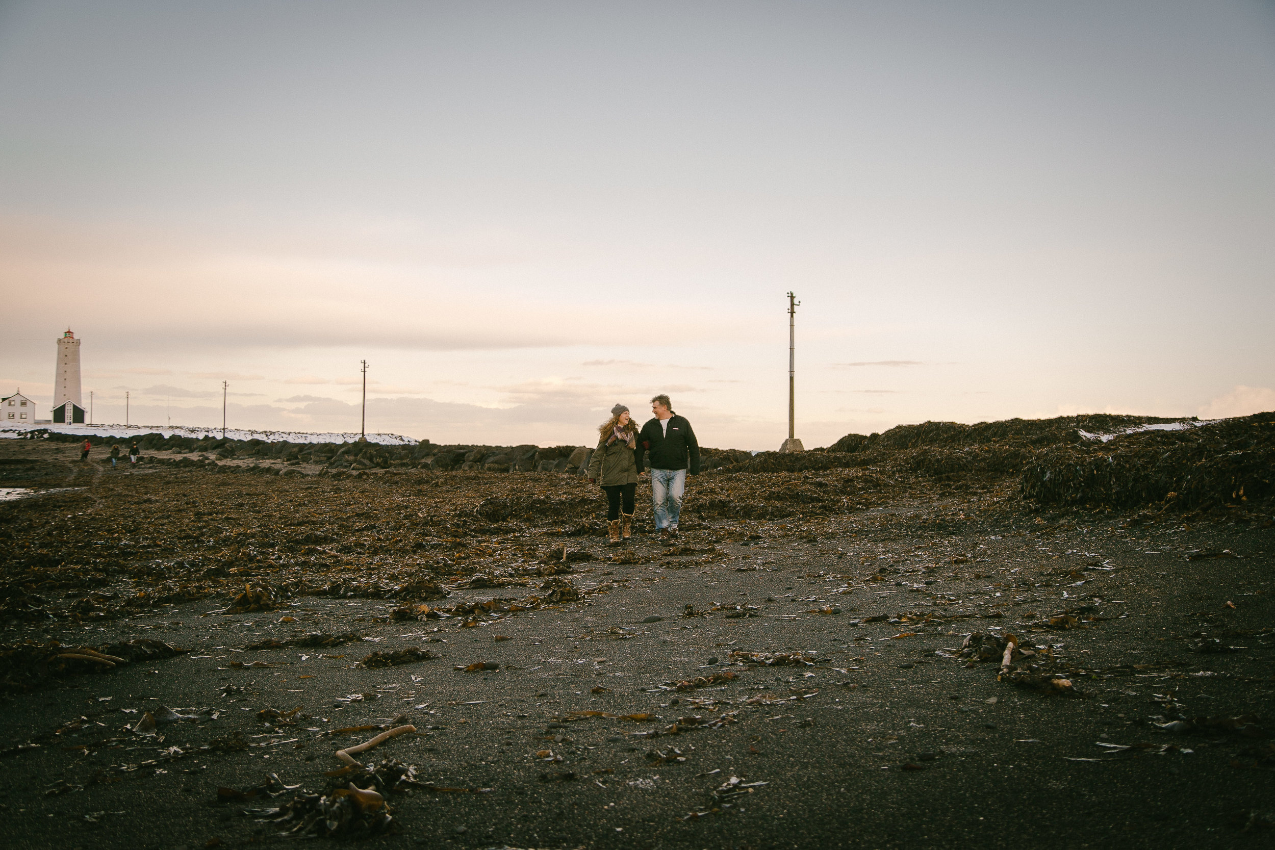 A LITTLE LOVE PHOTO SESSION IN ICELAND- ICELAND ELOPEMENT PHOTOGRAPHER | Zakas Photography