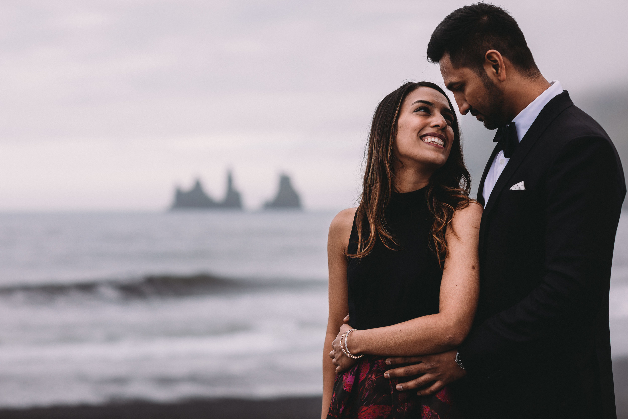Iceland elopement photographer | Iceland south coast engagement photos | Iceland black sand beach wedding pictures