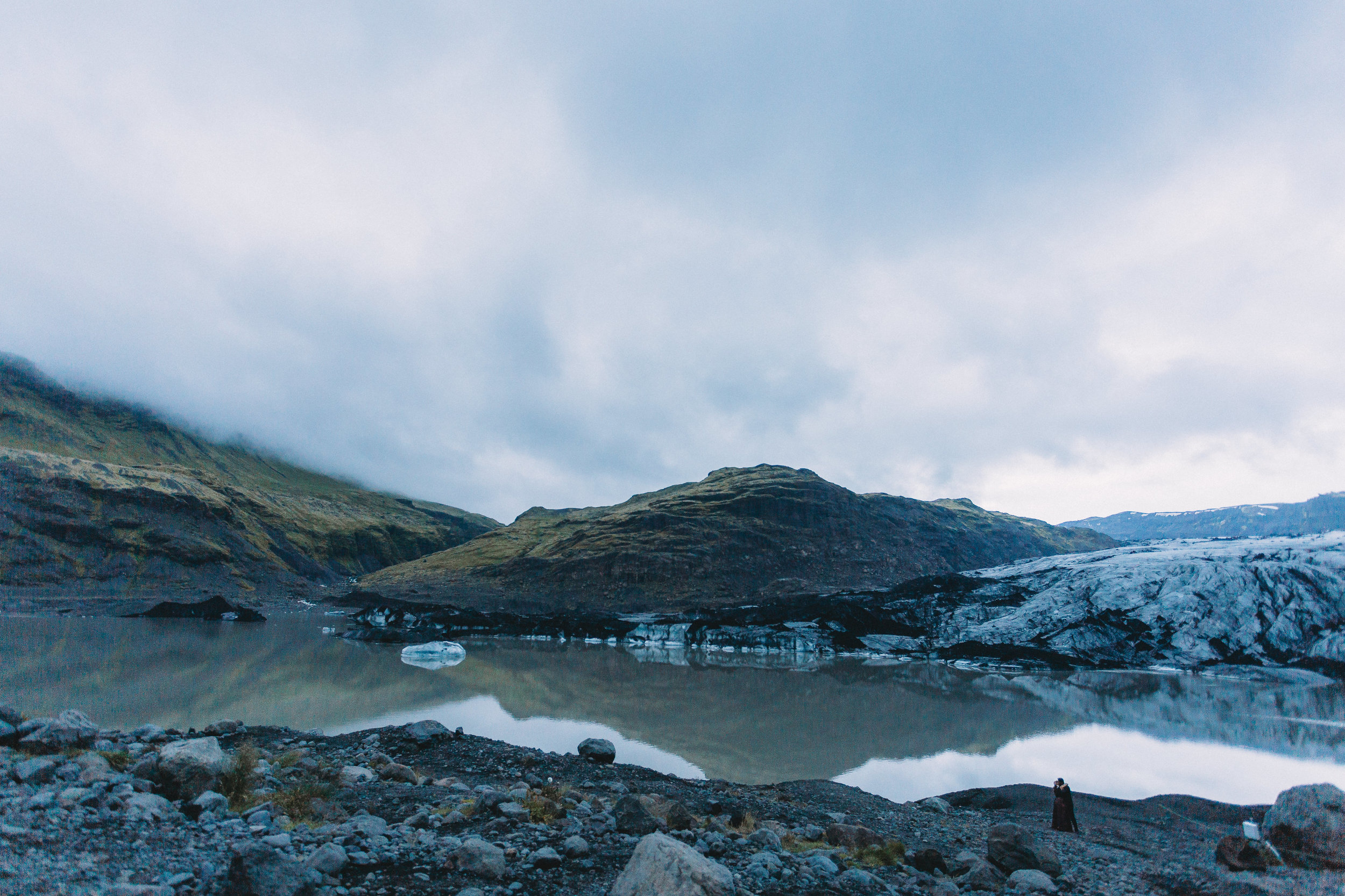 Iceland elopement photographer | Iceland south coast engagement photos | Iceland black sand beach wedding pictures