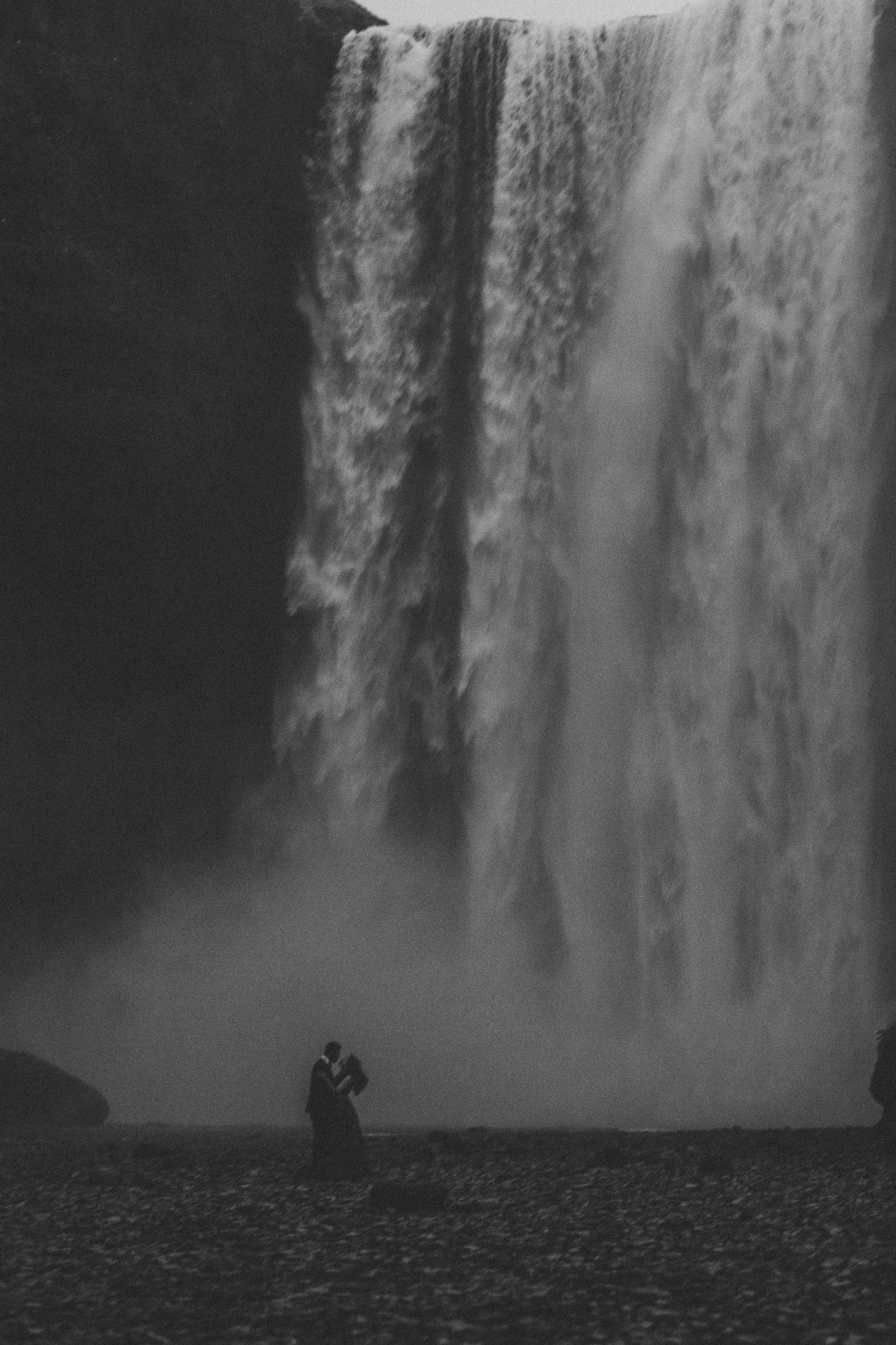 Iceland elopement photographer | Iceland south coast engagement photos | Iceland Skogafoss wedding pictures