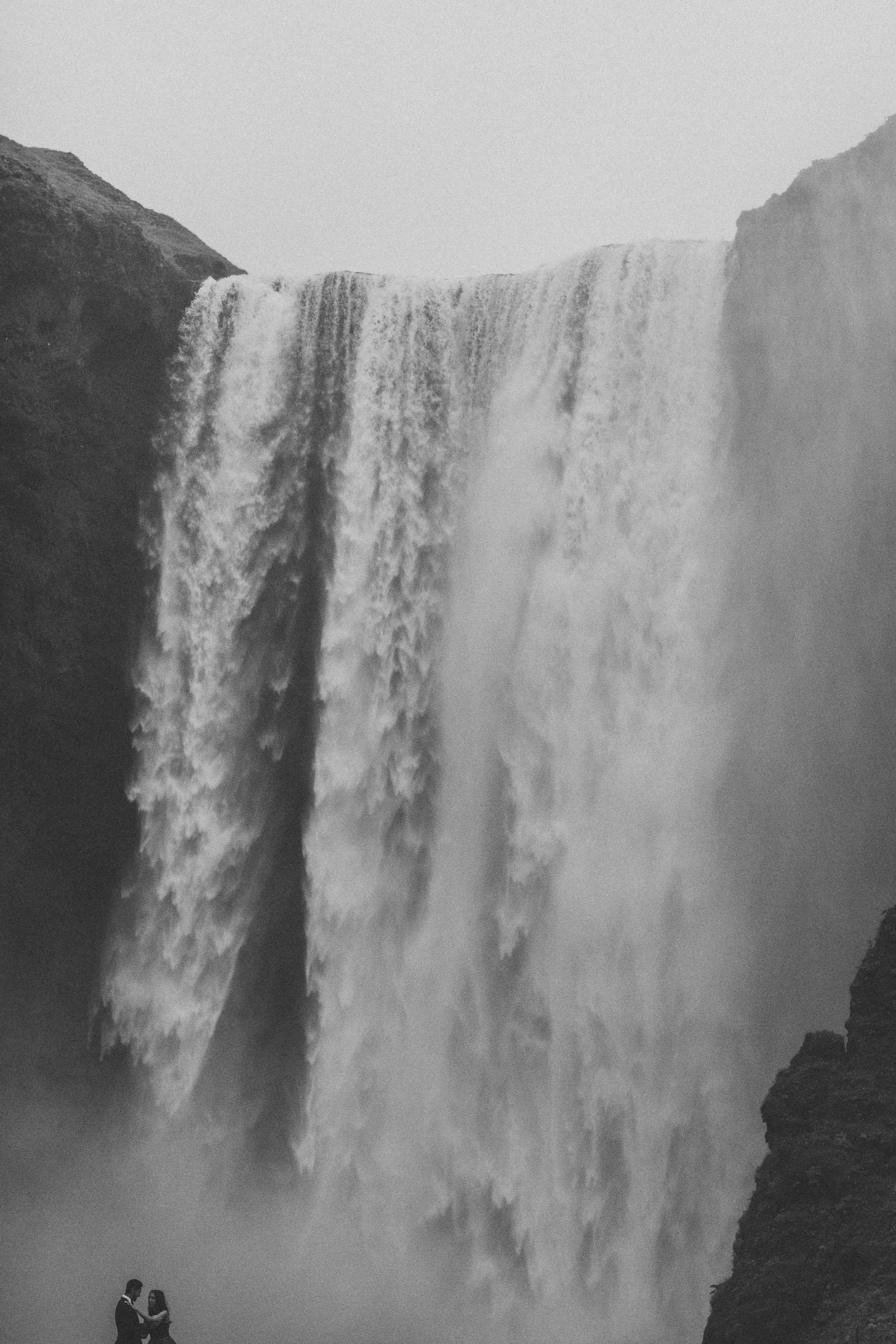 Iceland elopement photographer | Iceland south coast engagement photos | Iceland Skogafoss wedding pictures