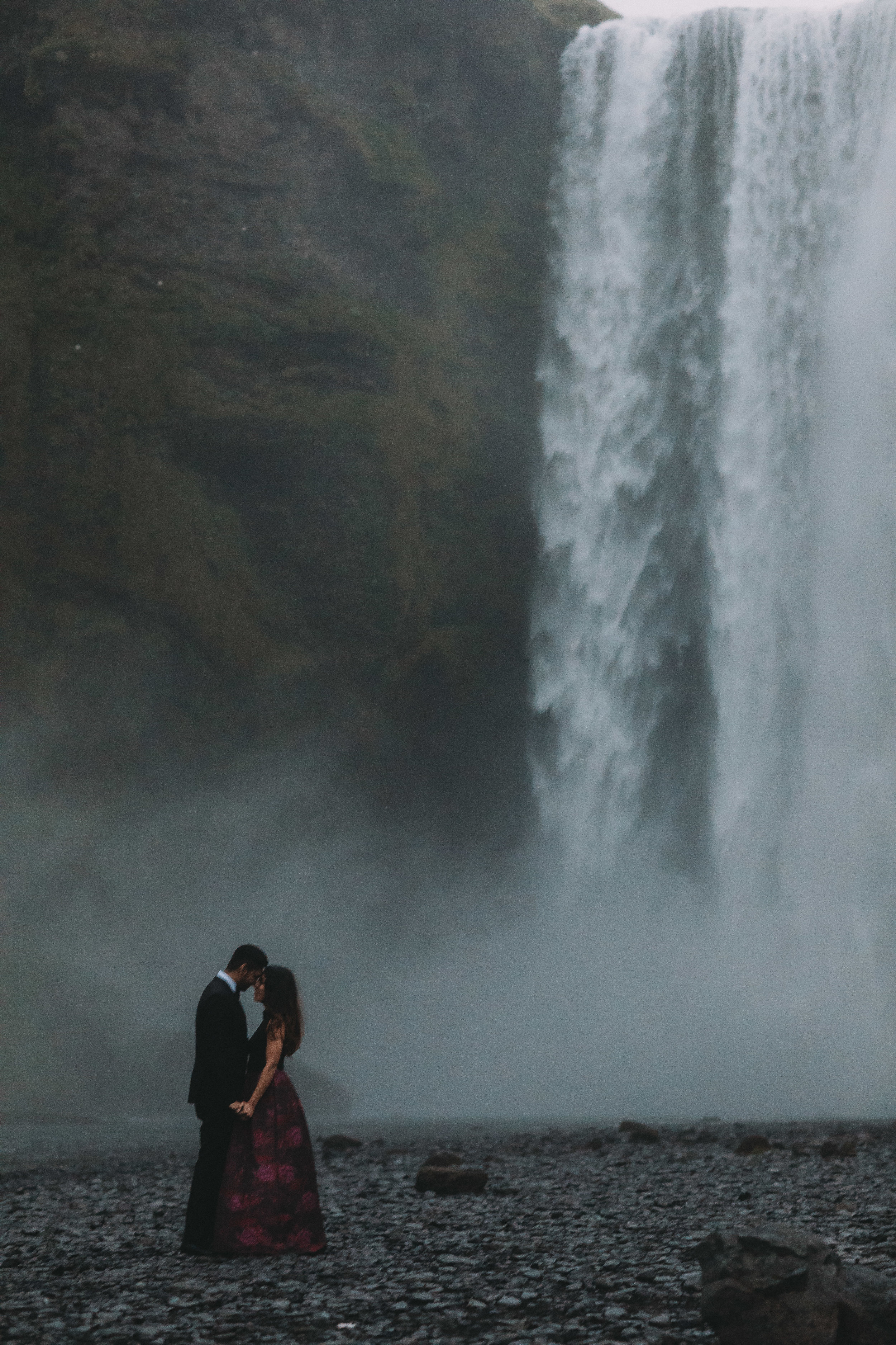 Iceland elopement photographer | Iceland south coast engagement photos | Iceland Skogafoss wedding pictures