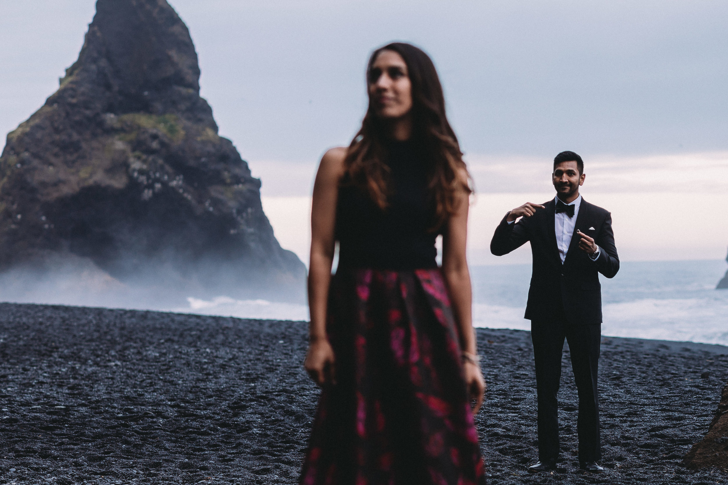 Iceland elopement photographer | Iceland south coast engagement photos | Iceland Skogafoss wedding pictures