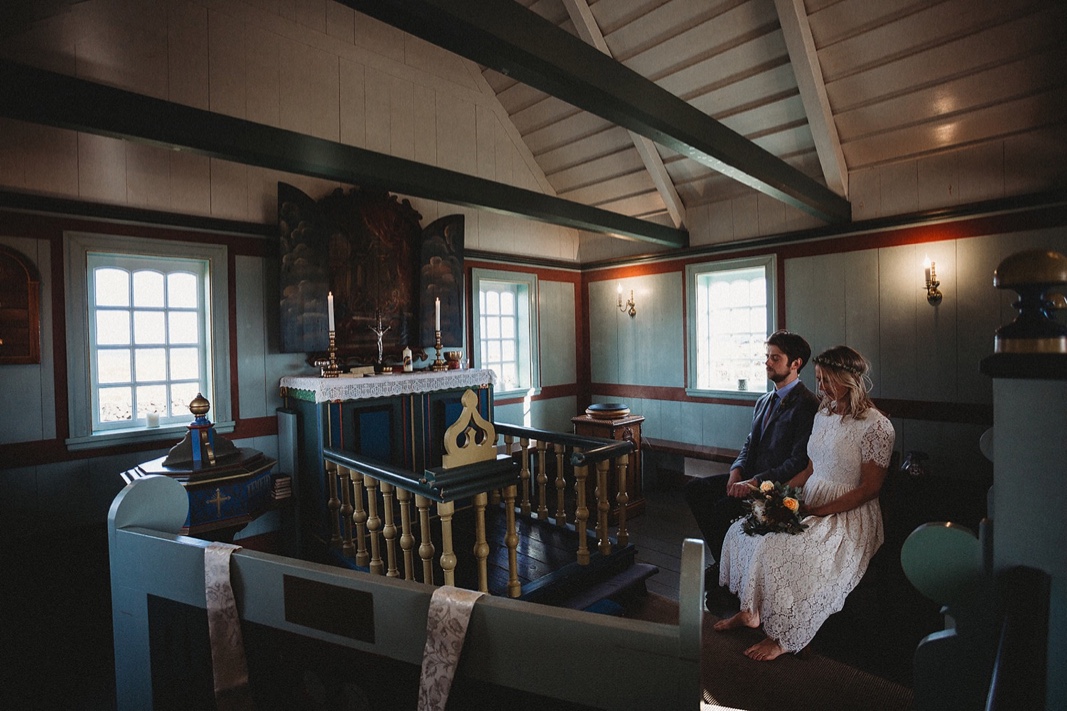 iceland-wedding-Búðir-church