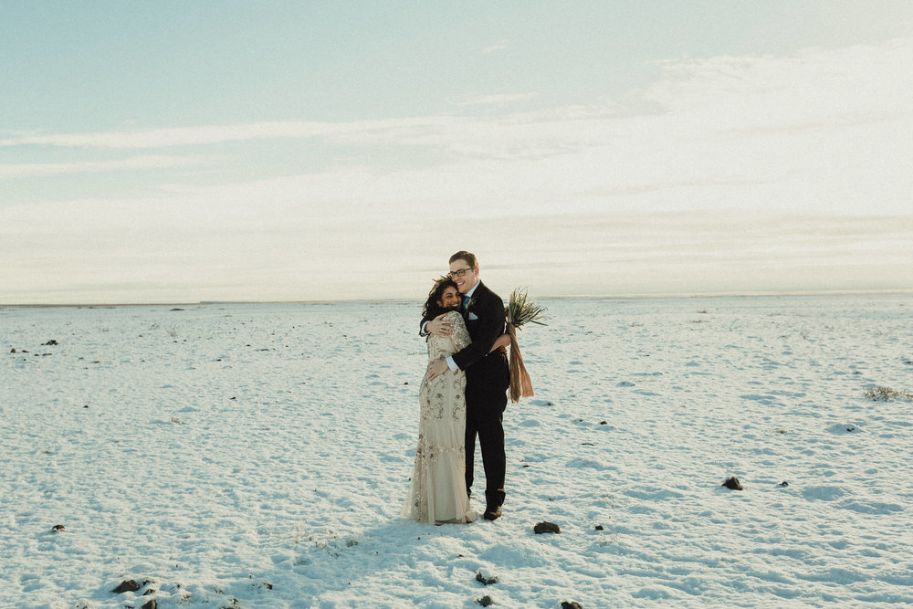 winter+Iceland+elopement+in+snow.jpeg