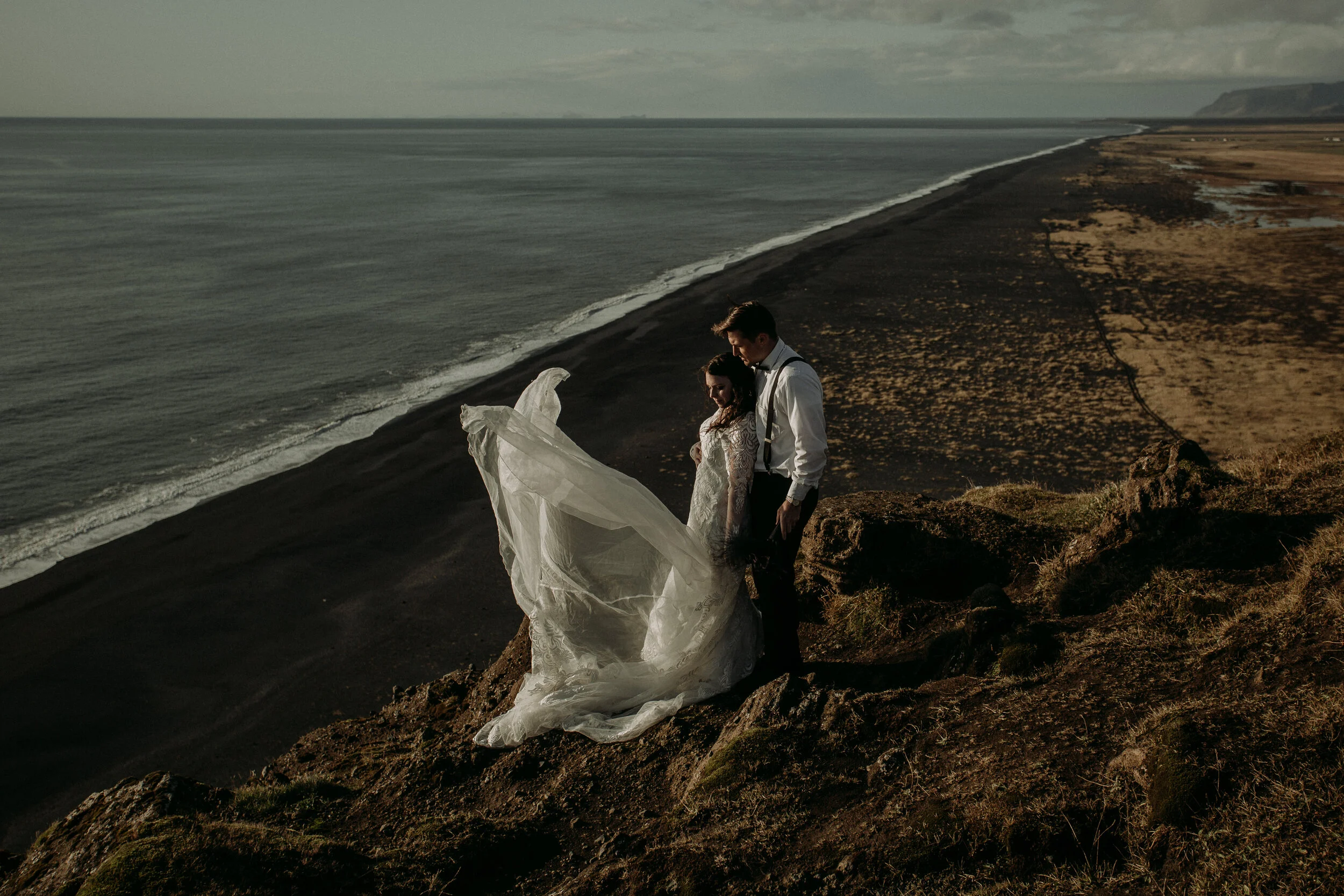 L_T_ICELAND_ELOPEMENT_SNEAKS-13.jpg