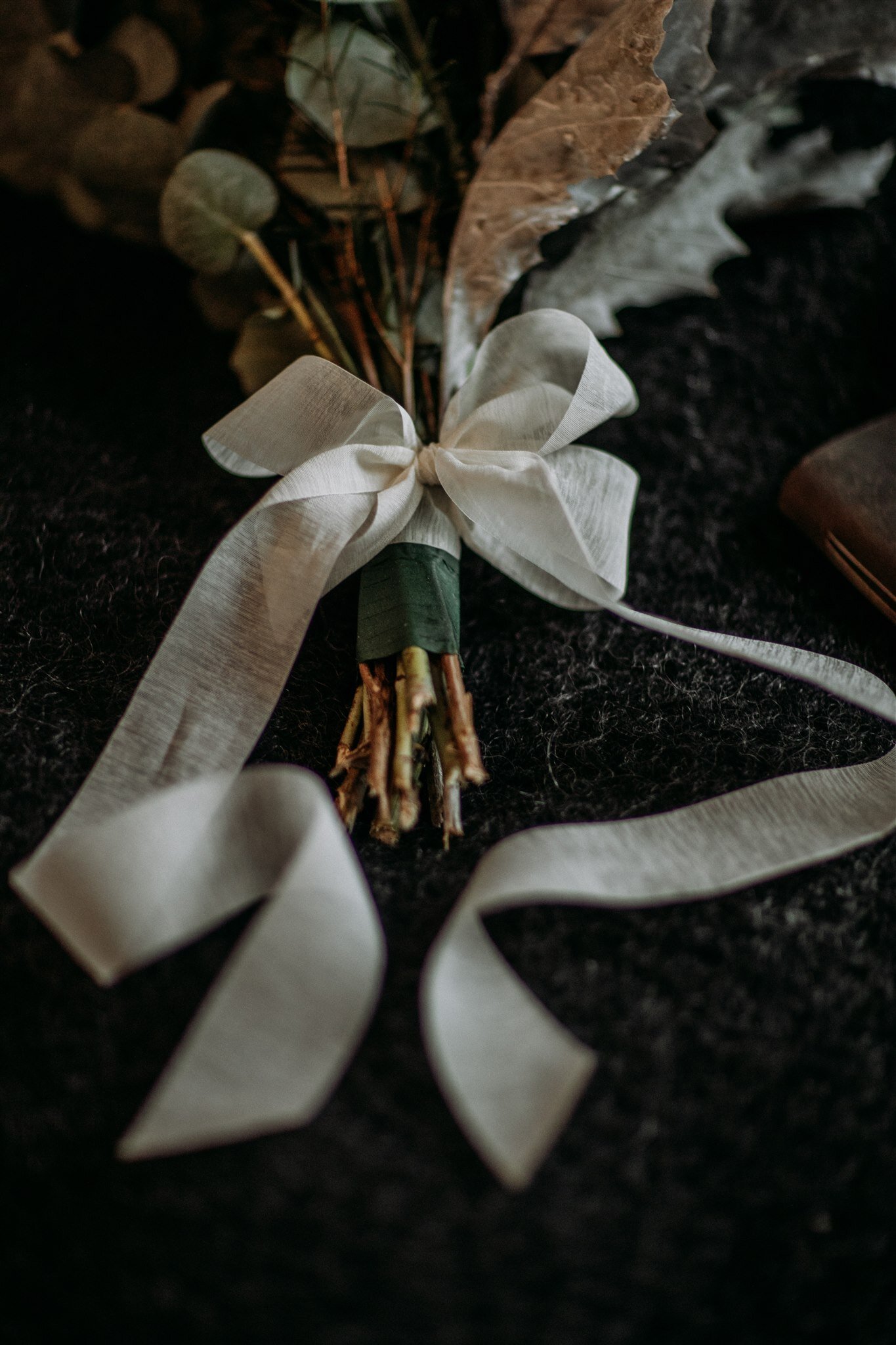 DIY elopement bouquet in Scotland | Scotland elopement photographer | zakas photo