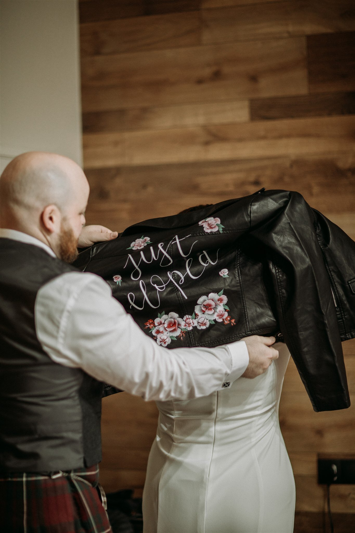 Iceland elopement couple in snæfellsnes | zakas photography