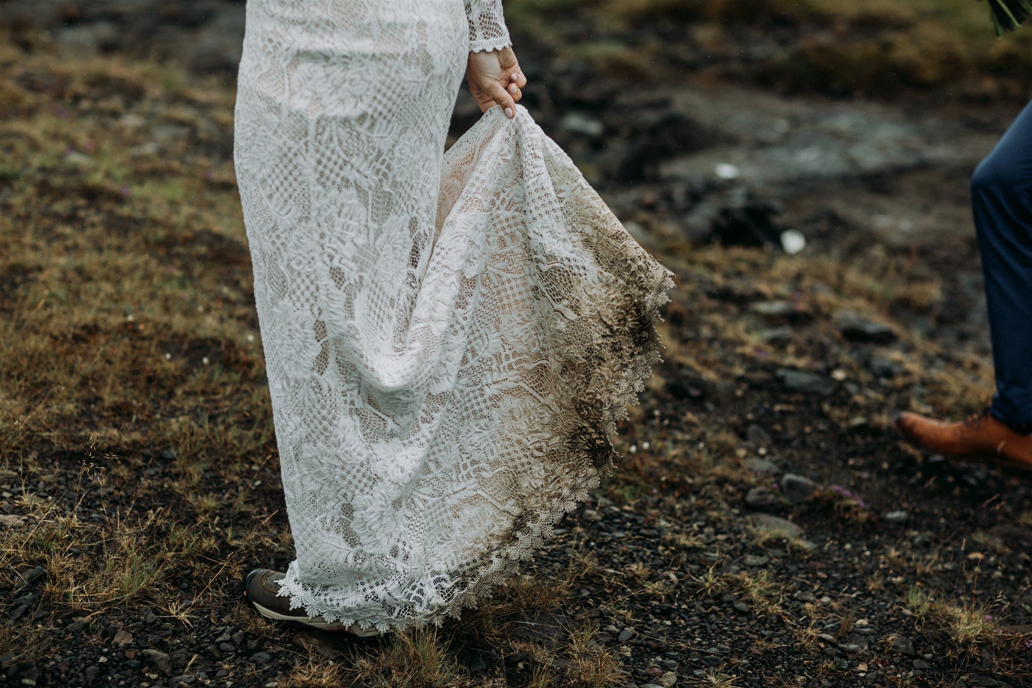 Secret canyon iceland elopement | dirty elopement dress photo | zakas photo 