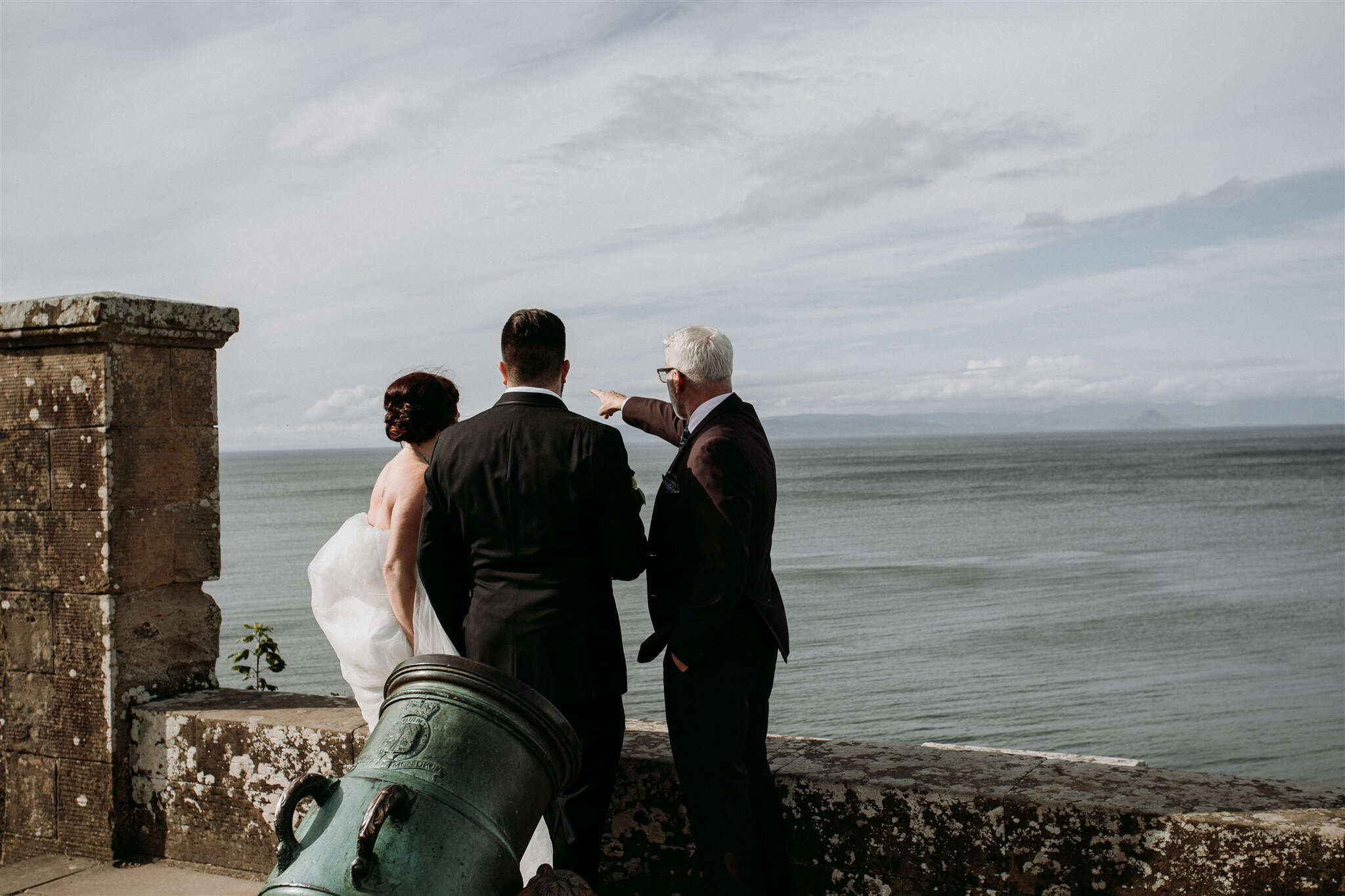 bride and groom overlooking ocean