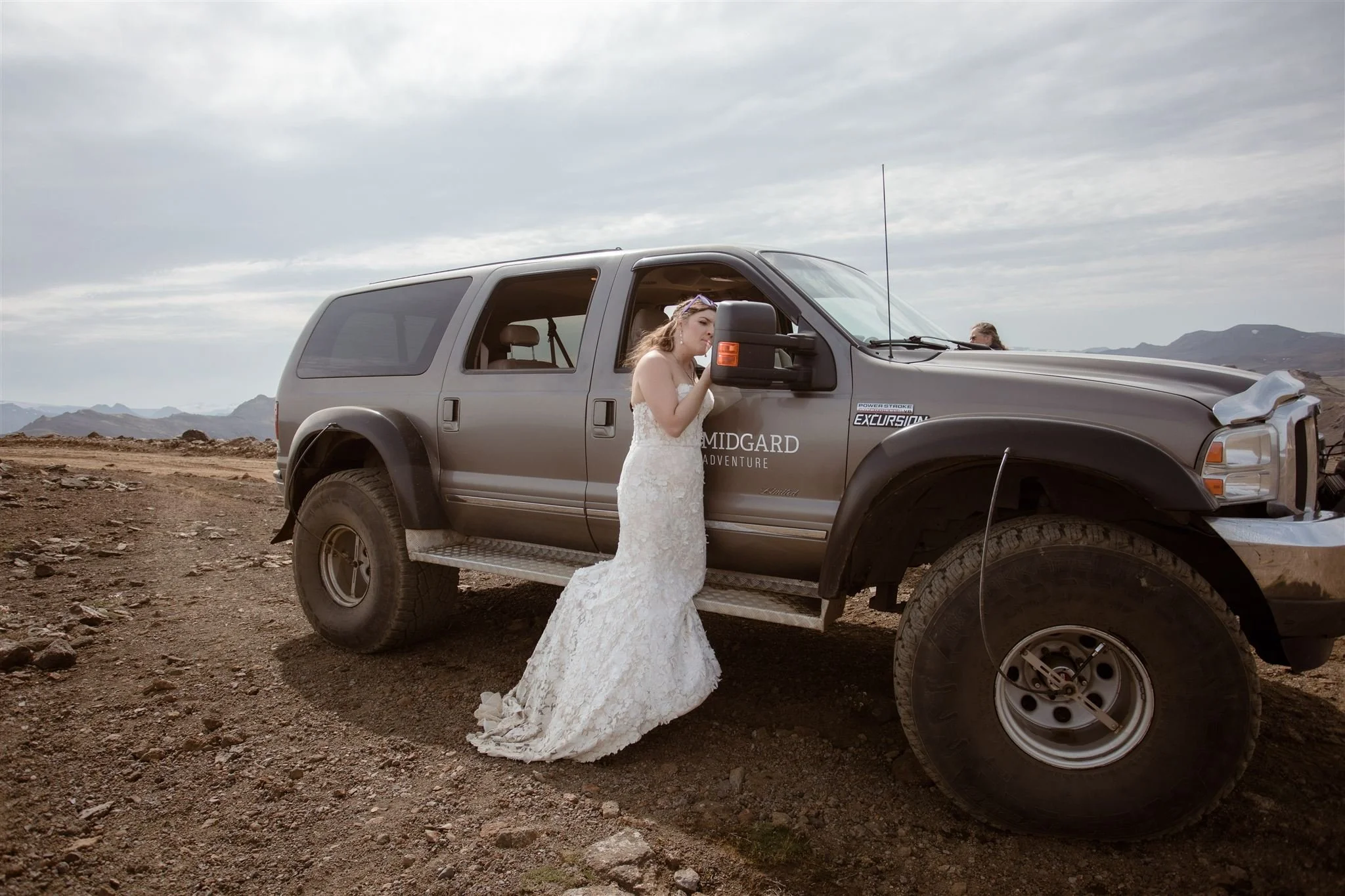 Iceland elopement off-road in highland by local Iceland elopement photographer & planner Steph Zakas