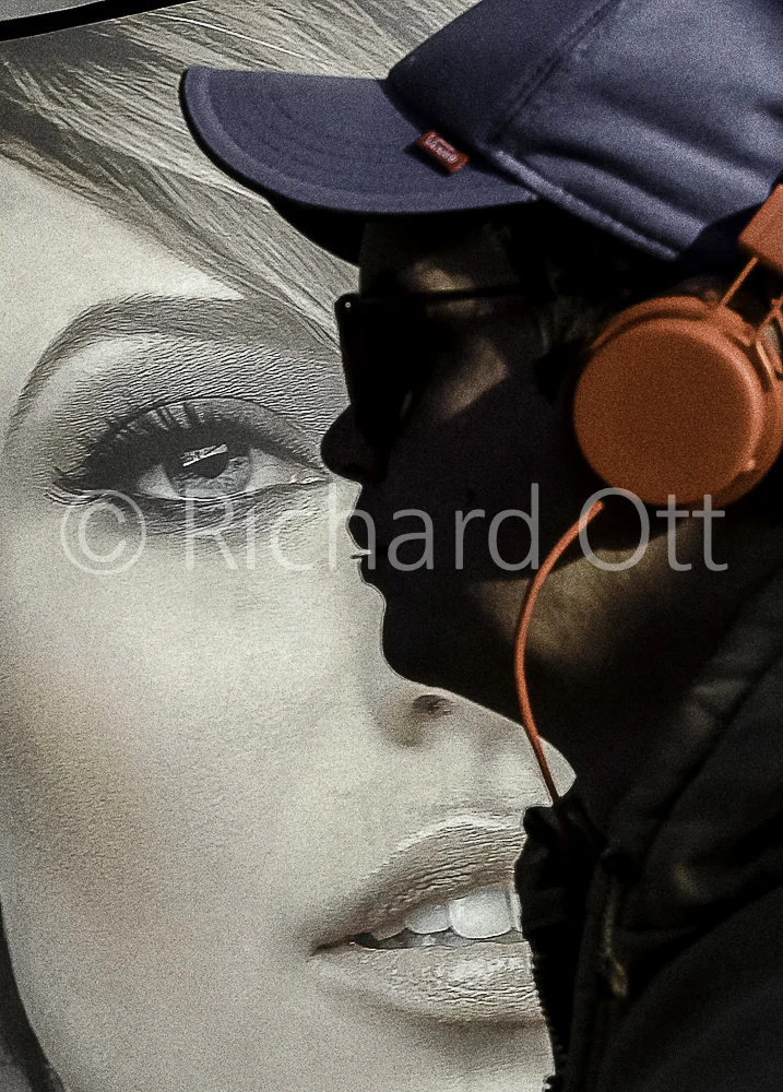 Earphones_and_Poster_Minneapolis_2009.jpg