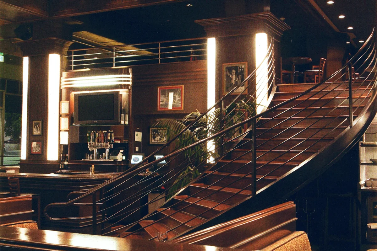 01_hv_stairs.jpg