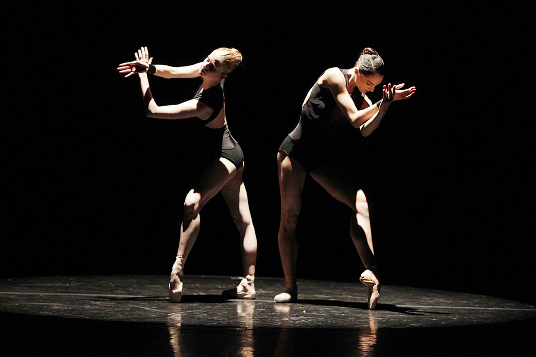 Michele Wiles and Kristi Boone in La Follia by Mauro Bigonzetti