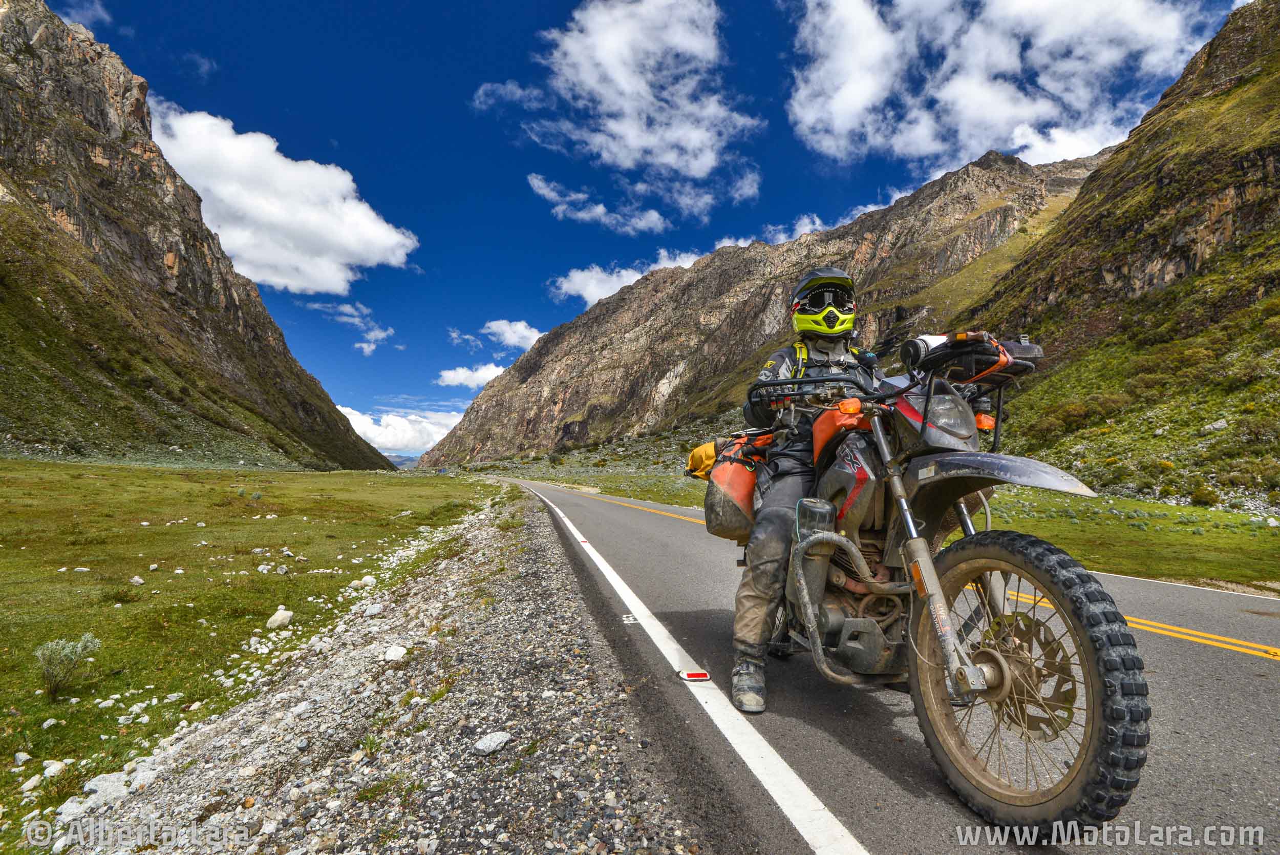 Road to Punta Olimpica from Yungay, Huascaran National Park.jpg