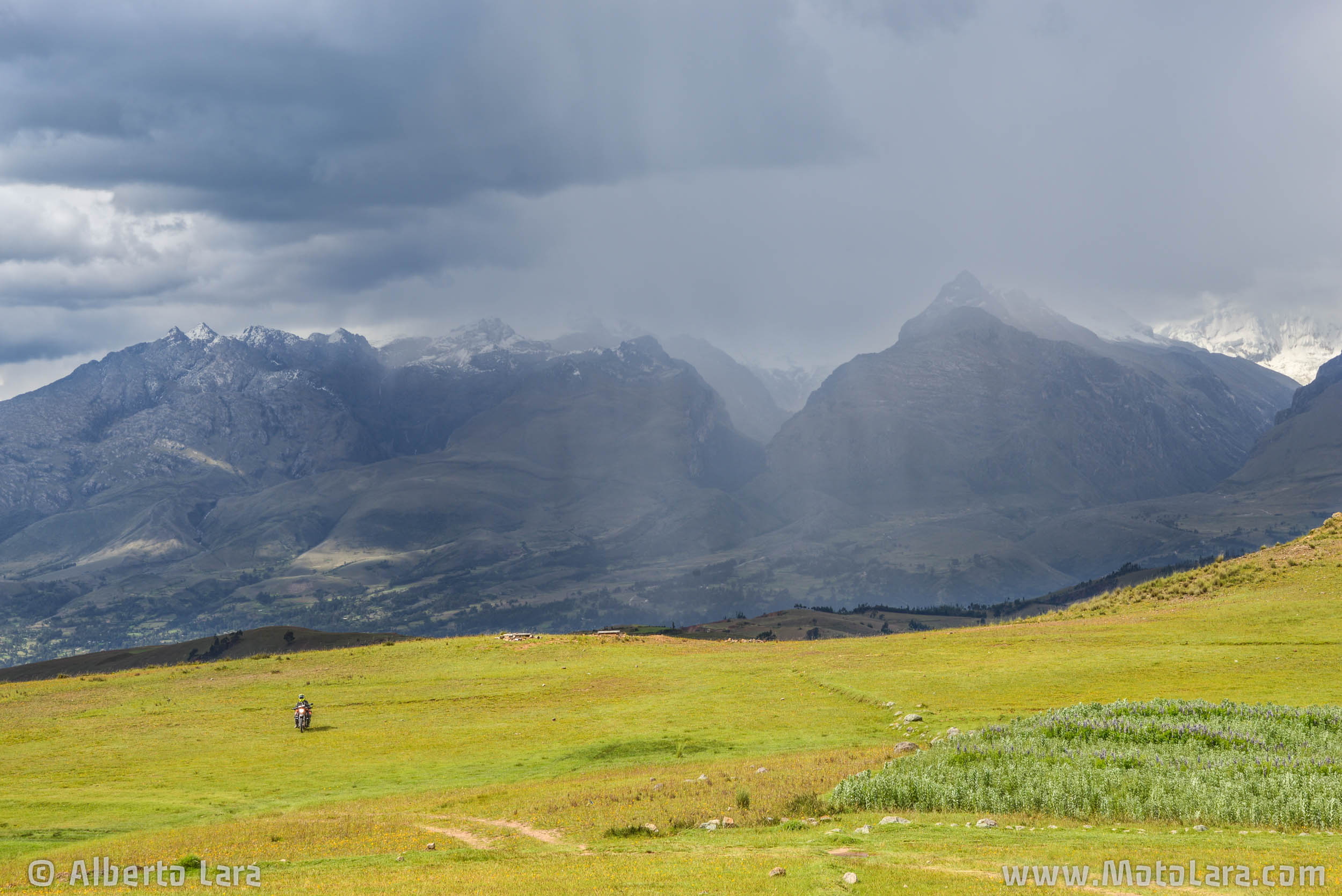 Wilcacocha near Huaraz.jpg