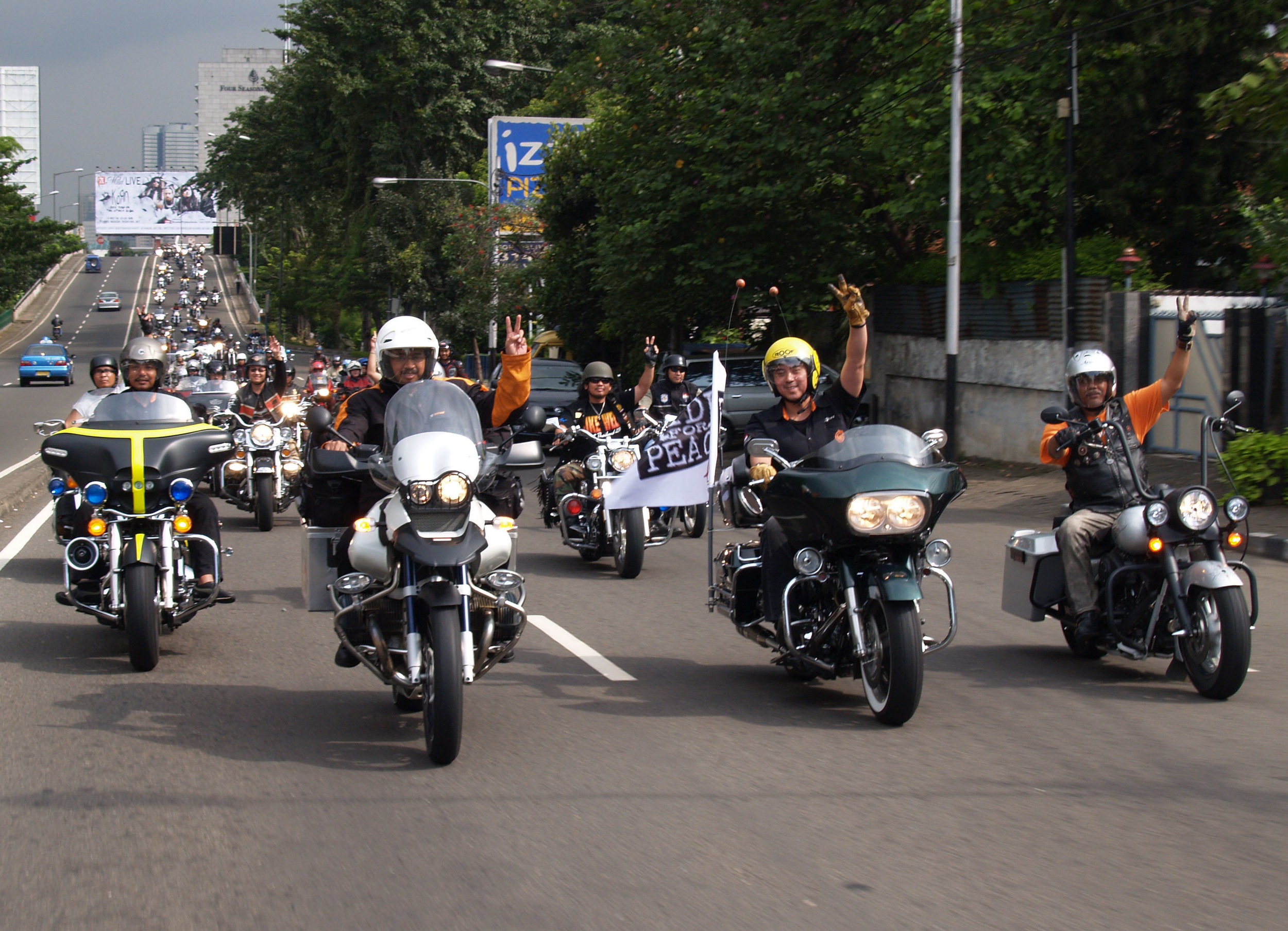 RideFor Peace - 001_Bon Voyages_Indonesian_23042006.jpg