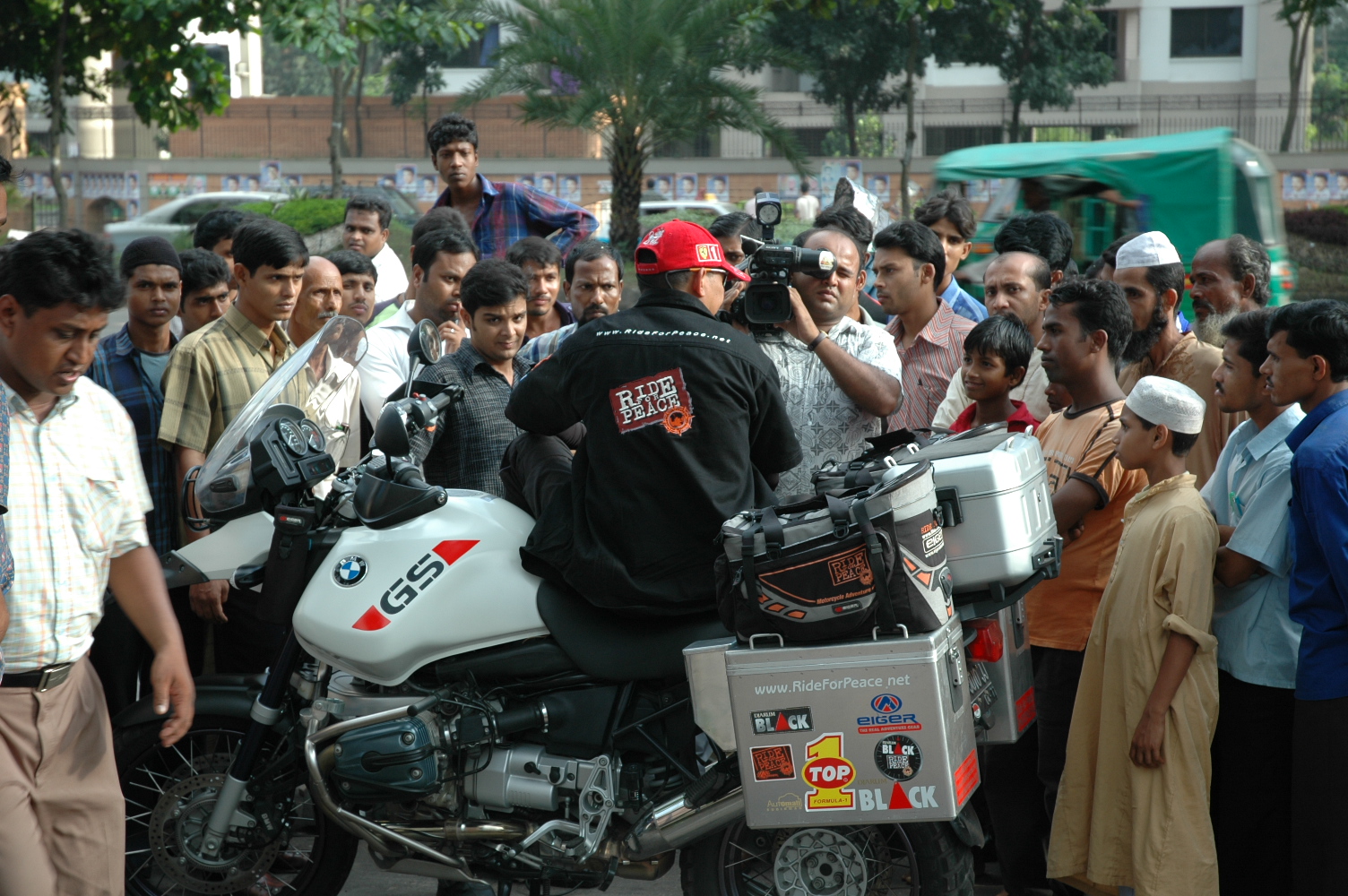 RideFor Peace - 009 Bangladesh_People.JPG