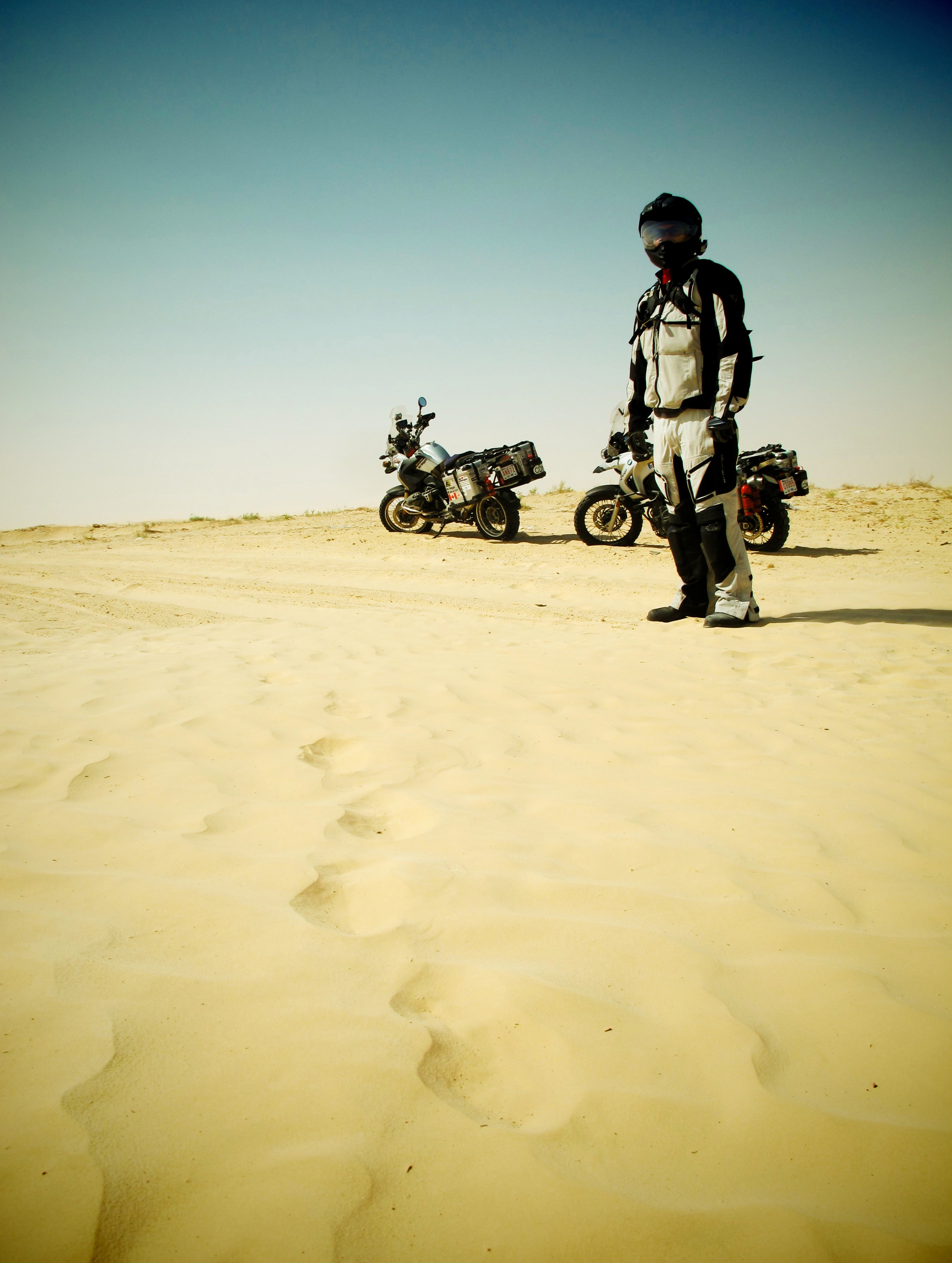 Issa Breibish - douz desert - bikes1.jpg