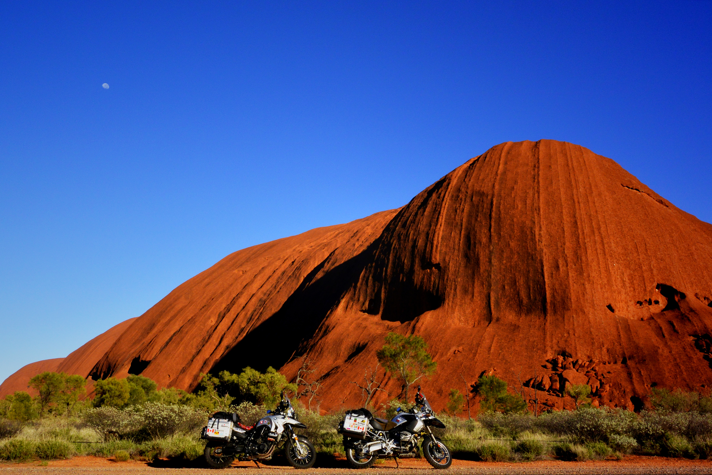 Issa Breibish - x uluru, ayers rock, northern australia.JPG