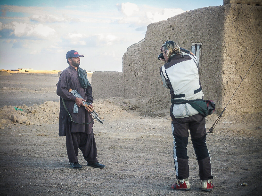 Simon Thomas photographing for his portrait collection in Pakistan