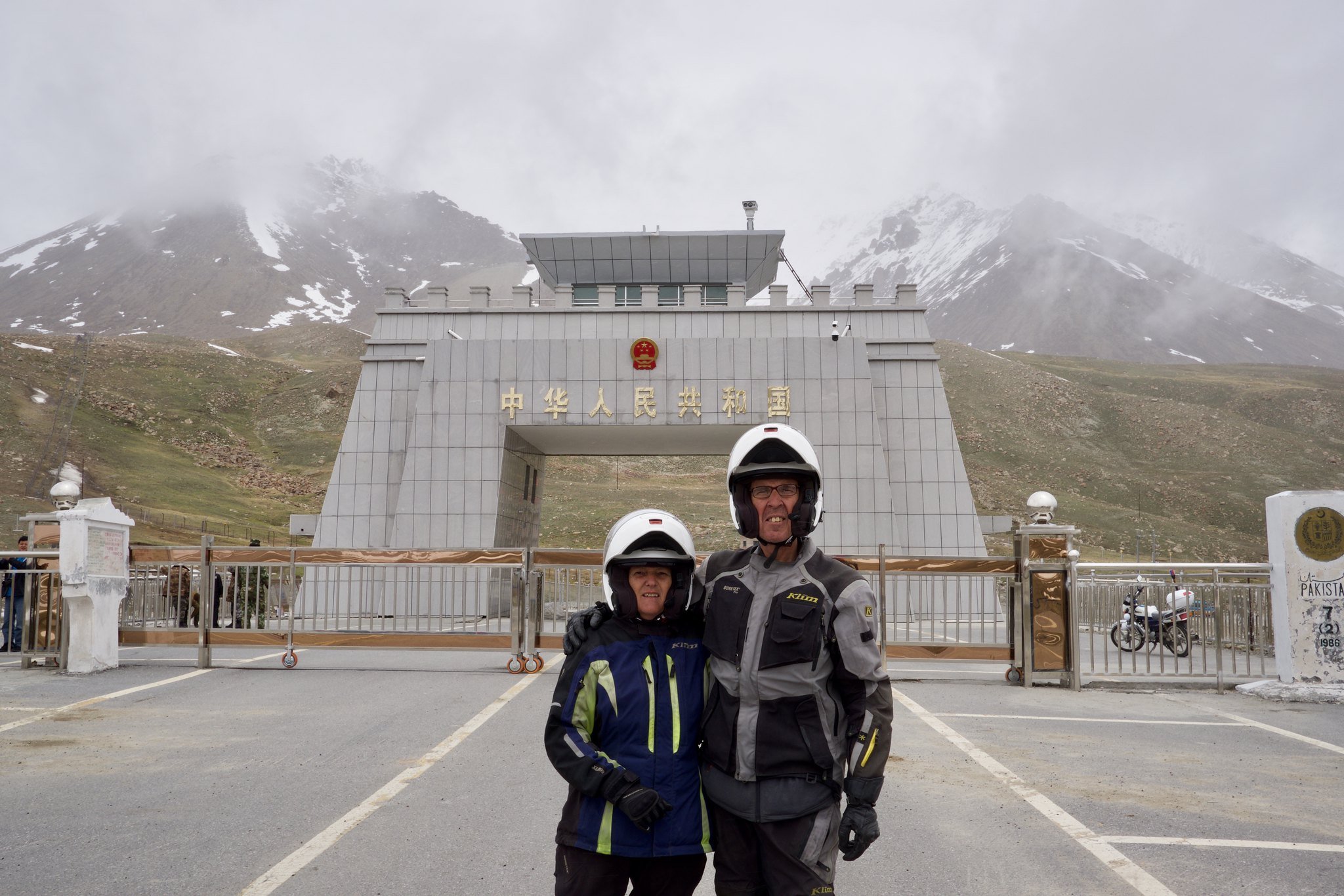  Graeme and Katrina at the highest border crossing in the world. The Khunjerab pass, Pakistan to China. 
