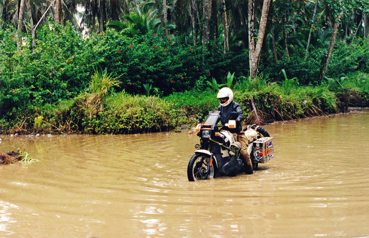  Image: Sam Manicom - Costa Rica, flooded road 