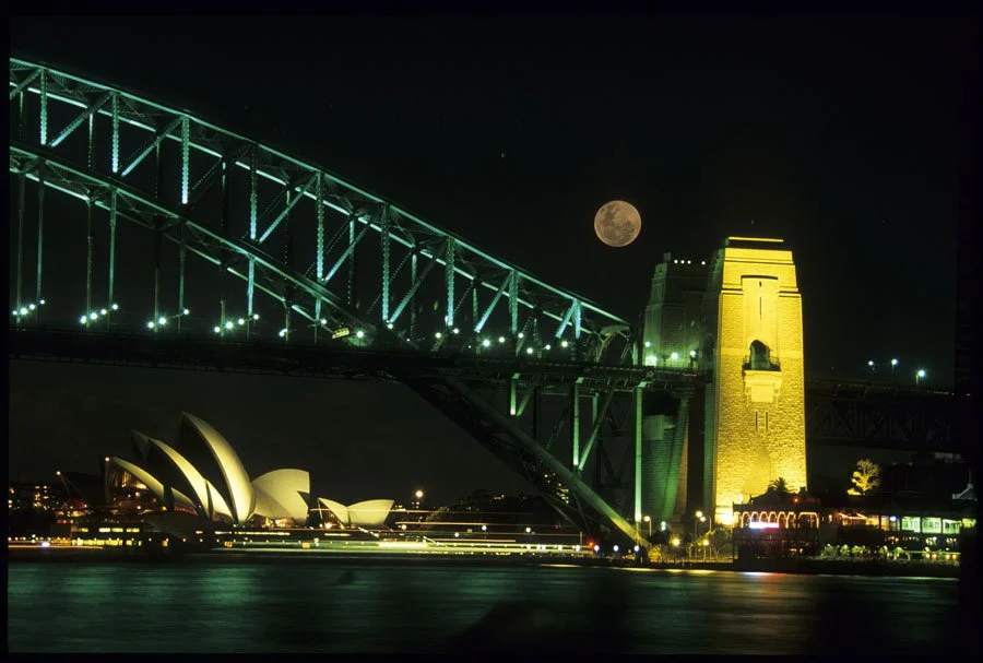 0201010-Sydney-Harbour-Bridge-and-Sydney-Opera-House-full-moon.jpg