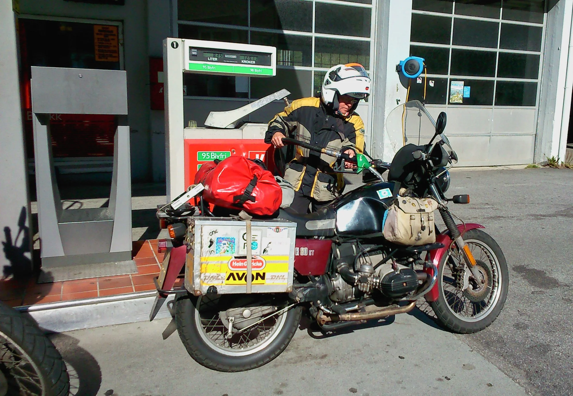 Birgit filling up_LN2000.jpg