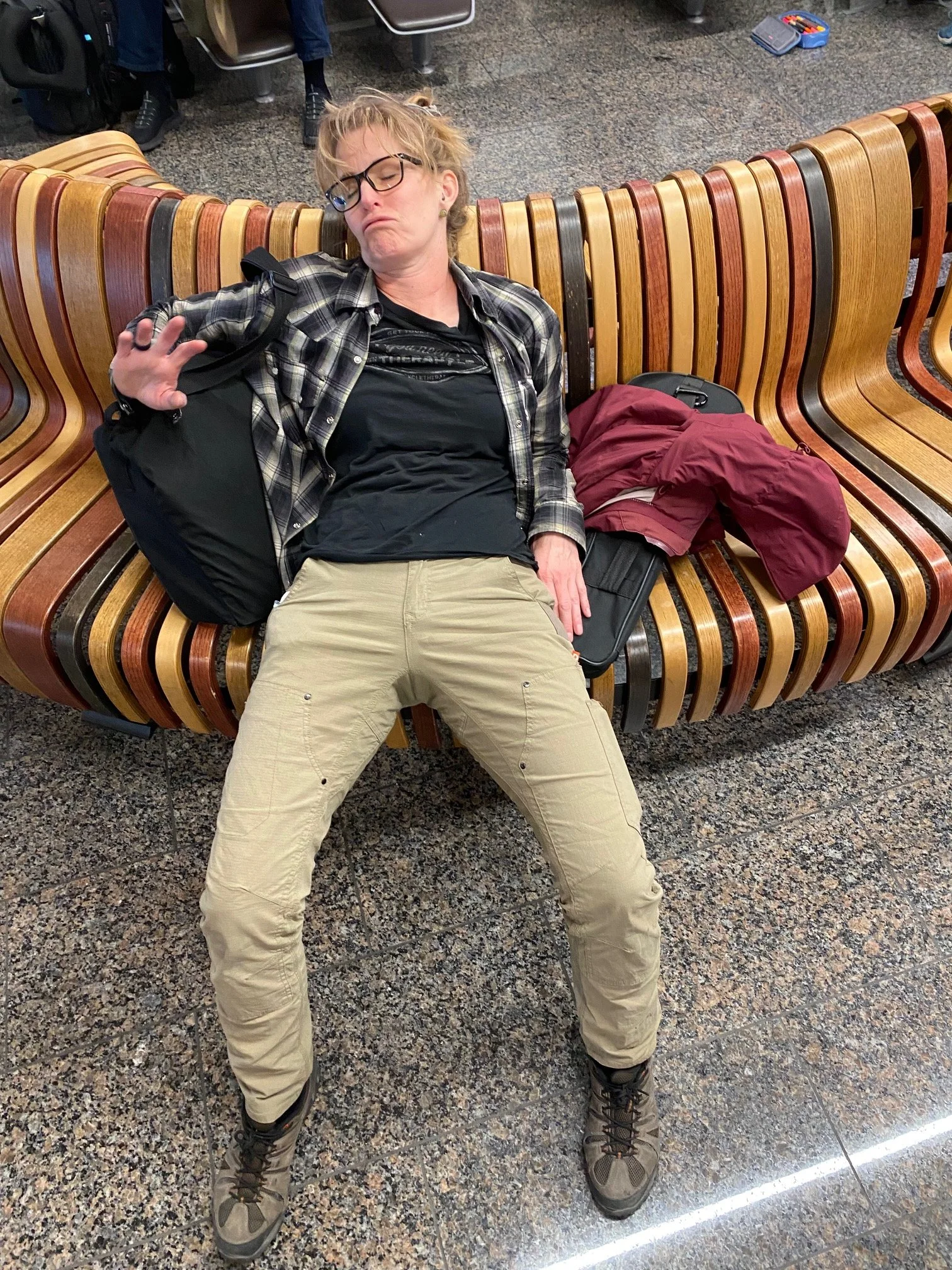 Elle sick, airport, hours before flight&nbsp; 
