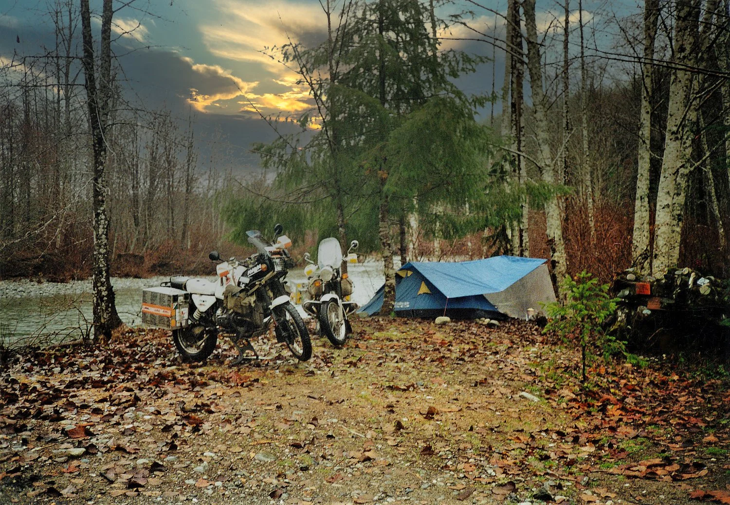 Sam Manicom: Camping. 