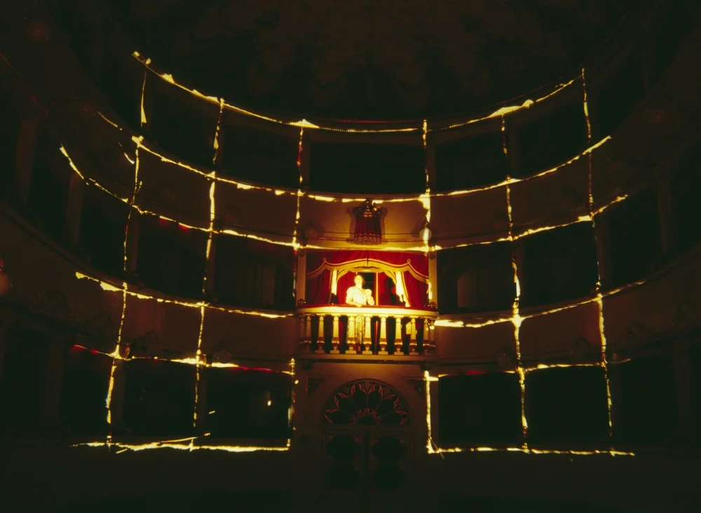 Il volume PLACE,  BODY, LIGHT. The Theatre of / Il teatro di Fabrizio Crisafulli alla Casa dei Teatri