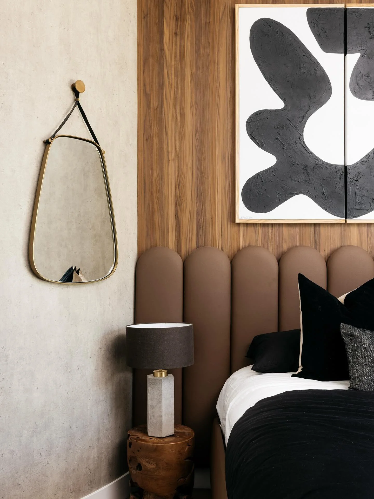 When your guest room feels like a boutique hotel stay ✔️ A fun design from a couple years back so fun yet timeless 

Custom Artwork: @kickashnails_official