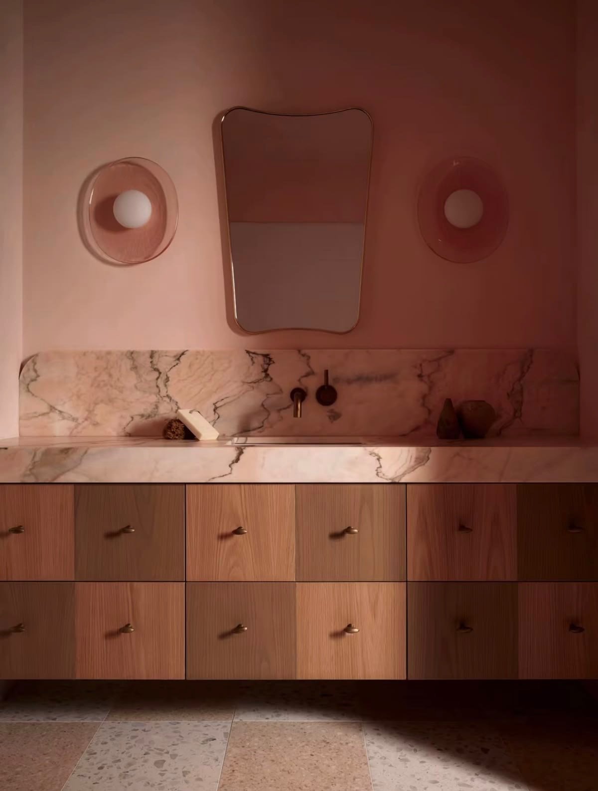 Easing back into work after the high of a Europe trip and a much-needed California getaway to celebrate the Fourth. I always love taking a minute to find inspiration and get the creative juices flowing again, so here is a little vanity pinspo that ha