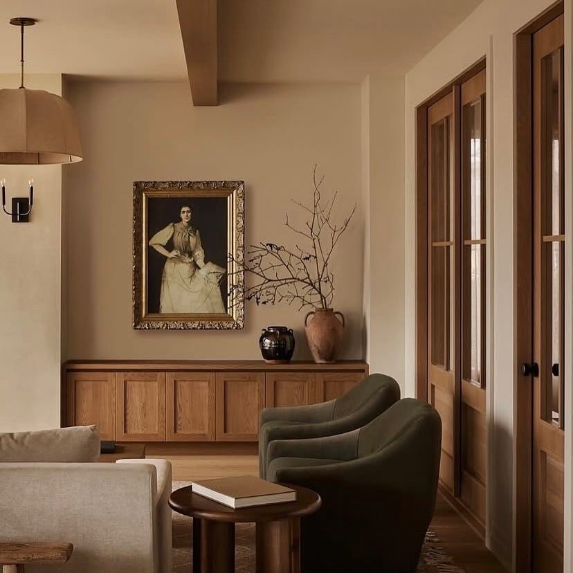We&rsquo;re saying yes to all of the dramatic marble, a warmer earthy color palette, vintage pieces (always), mixing old with new, soft curves with metallic finishes, and all of the layered textures. I want it all.

via a la pinterest