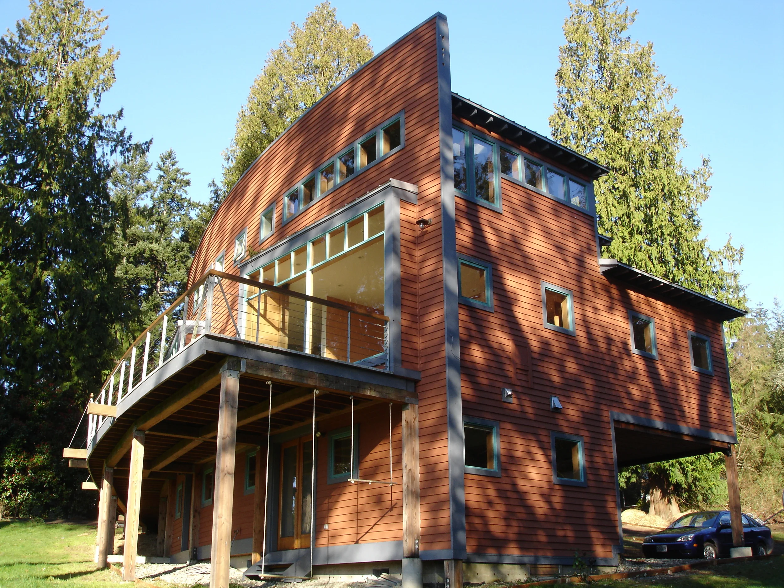 Facing the weather with a curving foil, an inhabited wall...