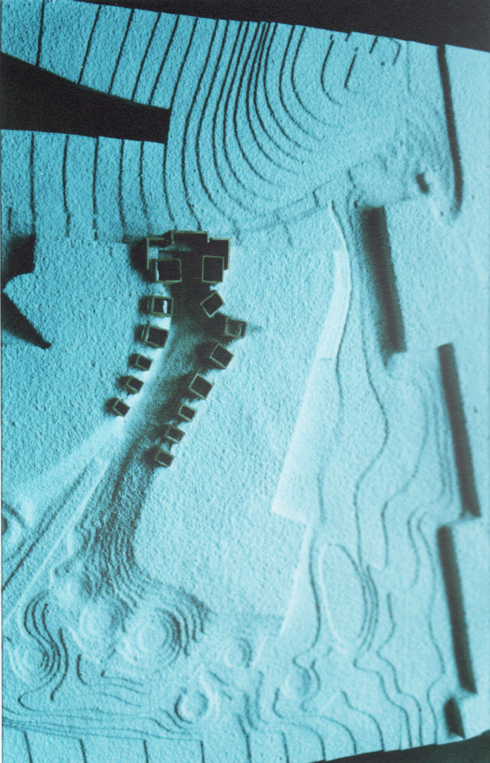 This 1:500 scale model simply illustrates how the buildings "clip" onto the edges of the plateaus and populate the edges.