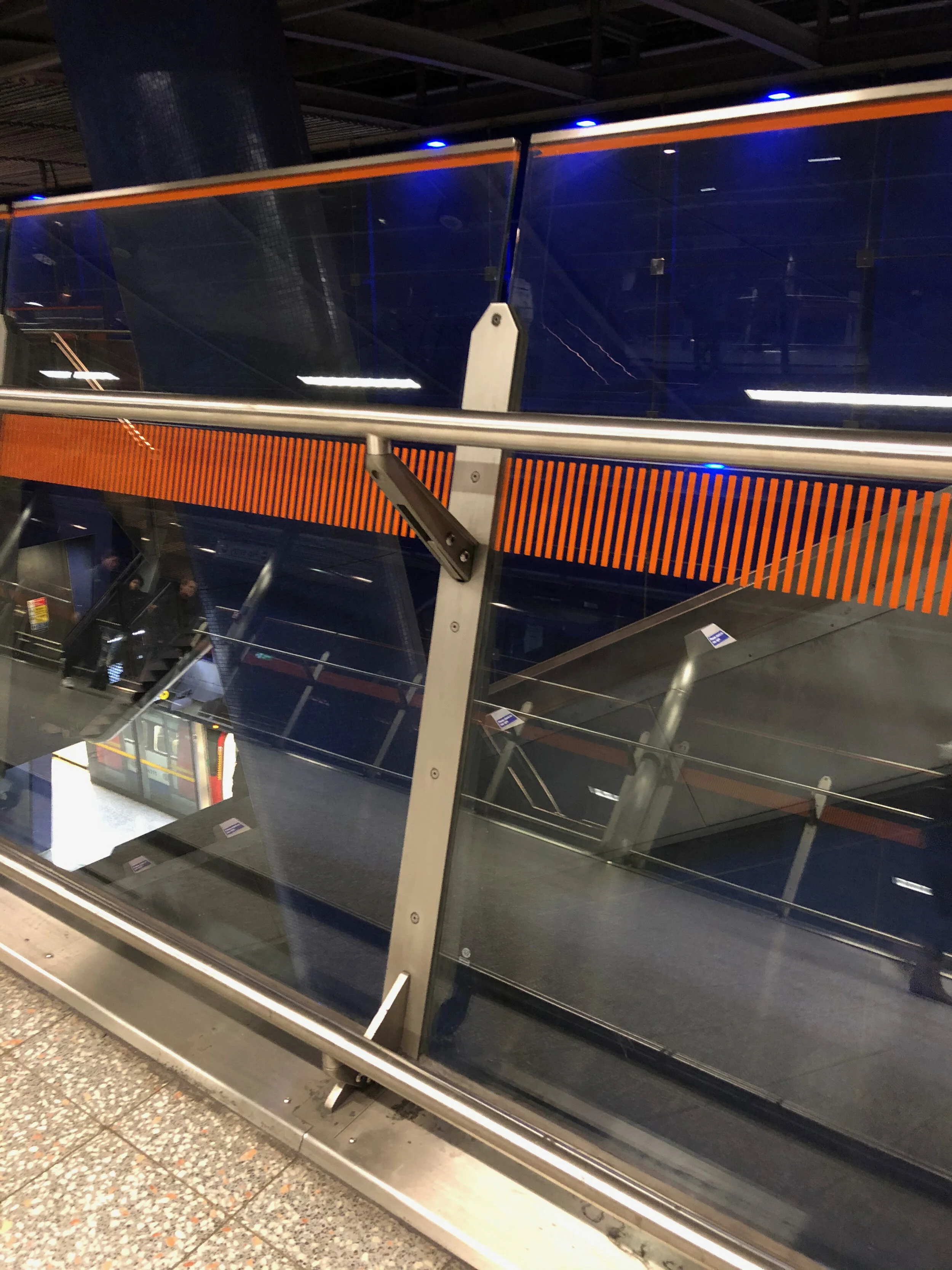 Foot Rail Detail in Stainless Steel with Floor Edge and Closure with Glass