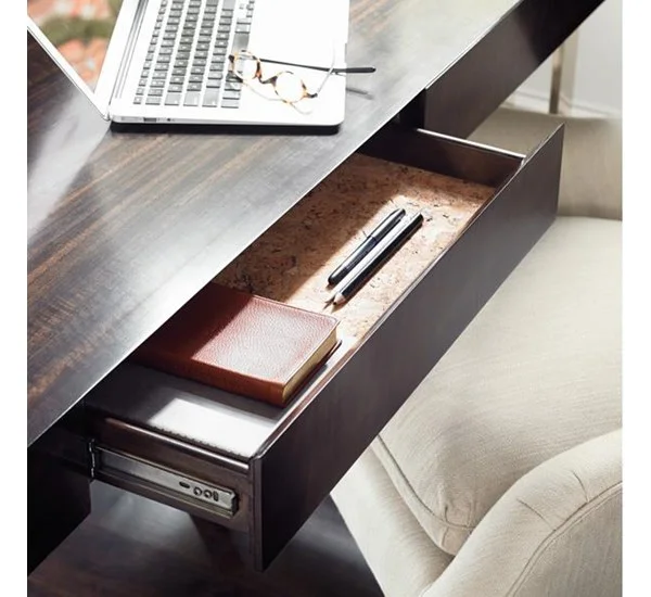 erddesk1.jpg