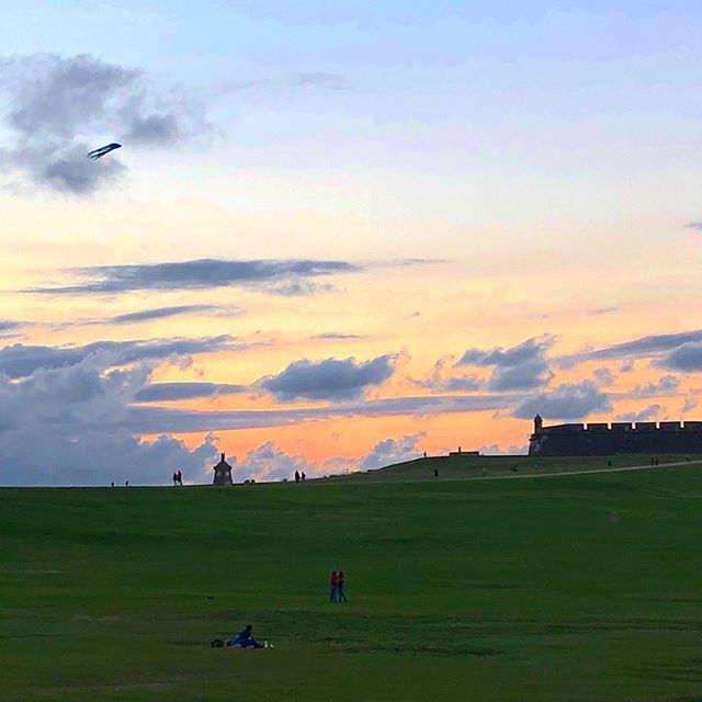 Kite-Flying at El Morro, Old San Juan, Puerto Rico _______________________________________________ #puertorico #puertorico_greatshots #puertoricogram #igerspuertorico #puertorico🇵🇷 #puertorico_world #puertoricoholic #puertoricostrong #sanjuanpuerto