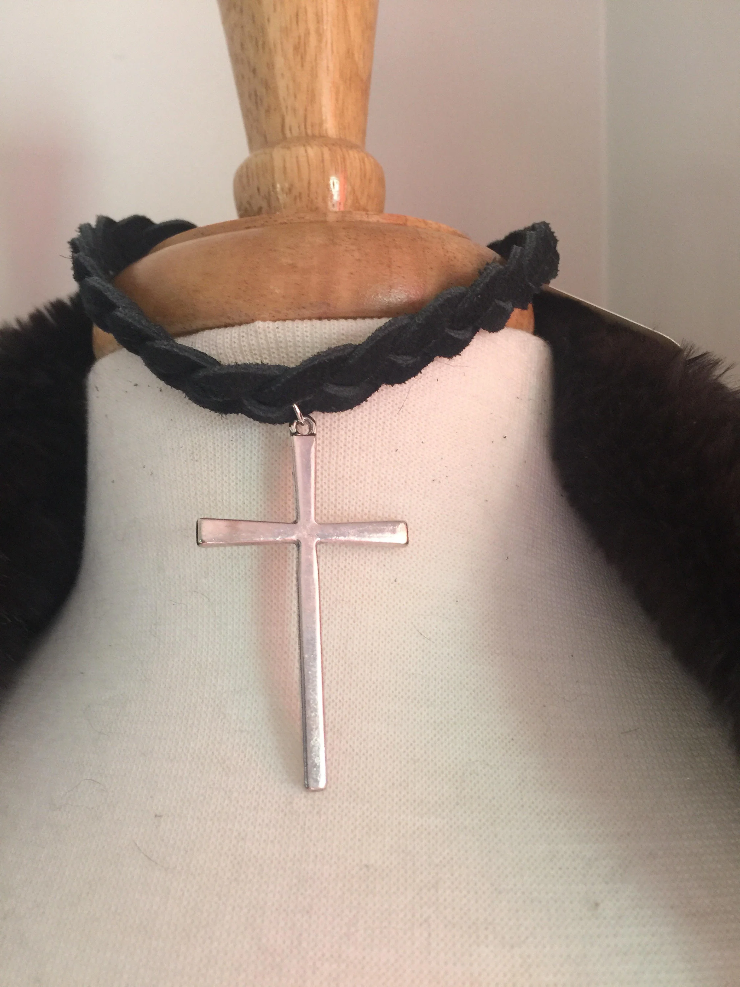 cross choker.jpg