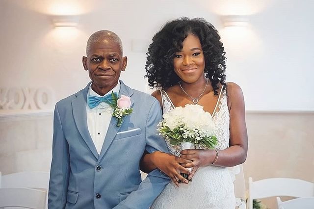 The moment when your dad walk you to the aisle 📸⌛ #tbt .
.
.
.
.
 #ftwotw #bohobride #bohowedding #familyportraits #mifamilia  #familytimeisthebesttime #familyvacation #famiglia  #familyouting #thatsdarling #theknot #weddings #weddingseason #familyp