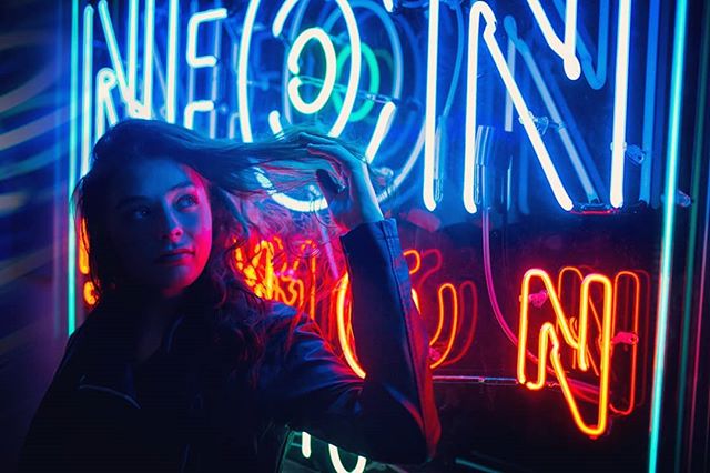These neon lights is pure magical. Had a blast at the Neon pop-up event got some dope portrait done. 📸🔥
.
.
.
.
#HypeBeast #abstractphotography #ig_mood #portraiture #torontolife #torontolifestyle #discoverportrait #creativeart #igpodium_portraits 