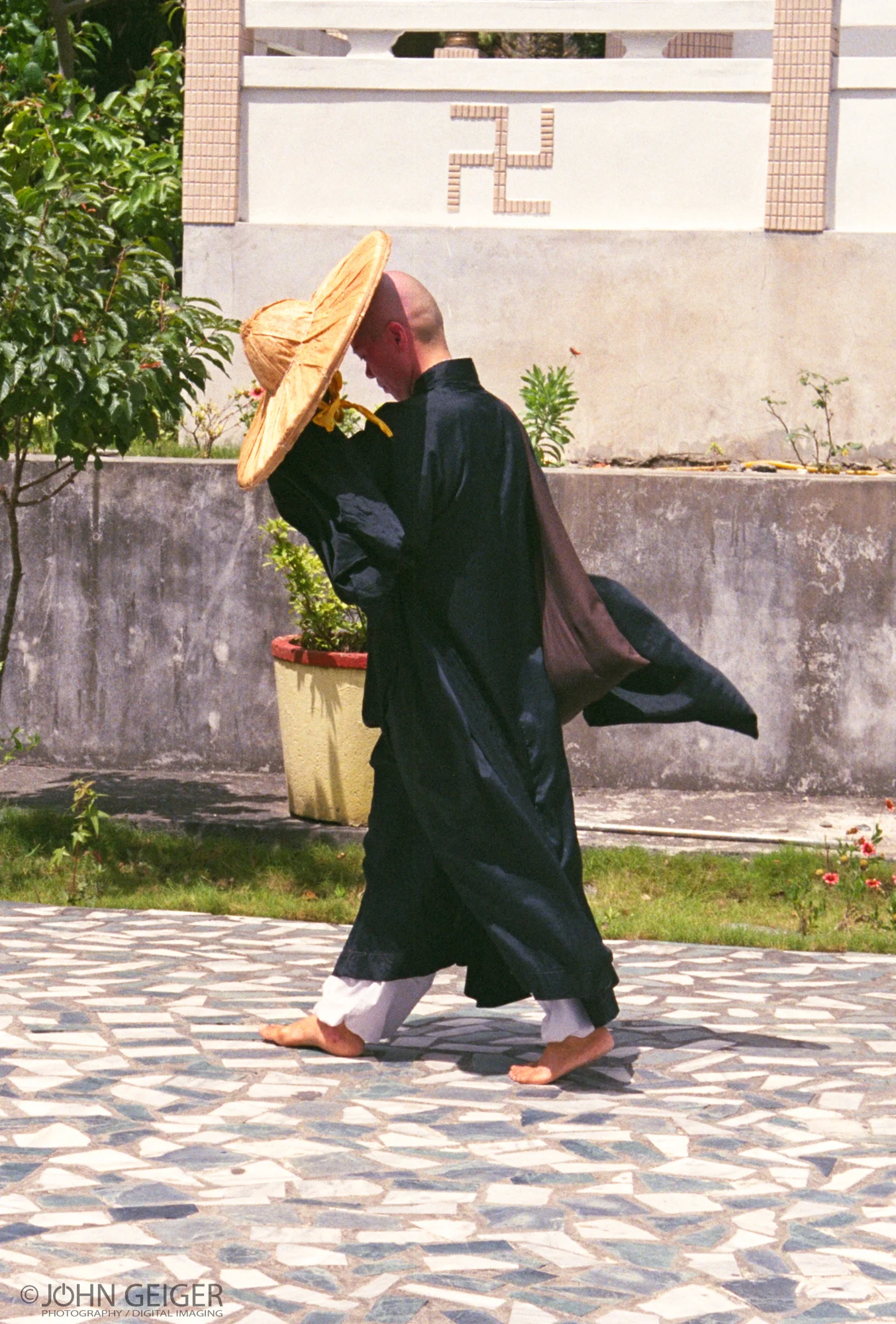 Taiwan_Monk-Vert.jpg